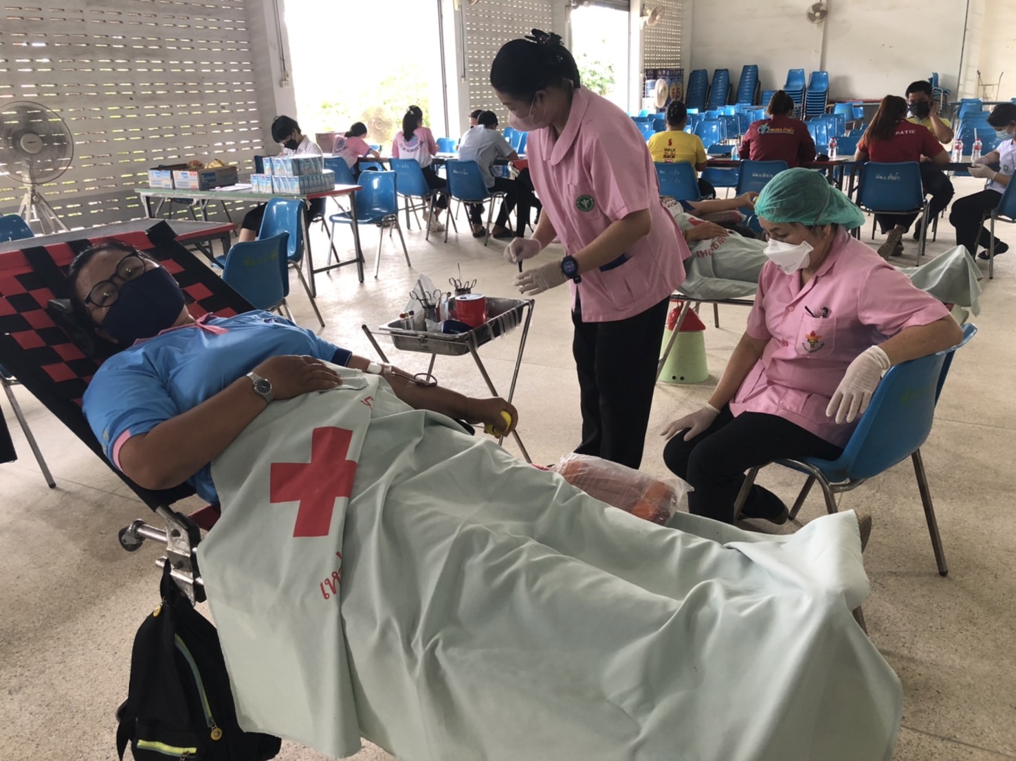 เครือข่ายกองทุนแม่ของแผ่นดินอำเภอป่าติ้ว จังหวัดยโสธรร่วมกิจกรรมบริจาคโลหิต “90 พรรษา 90 ล้านซีซี ถวายราชสดุดี สมเด็จพระบรมราชชนนีพันปีหลวง”