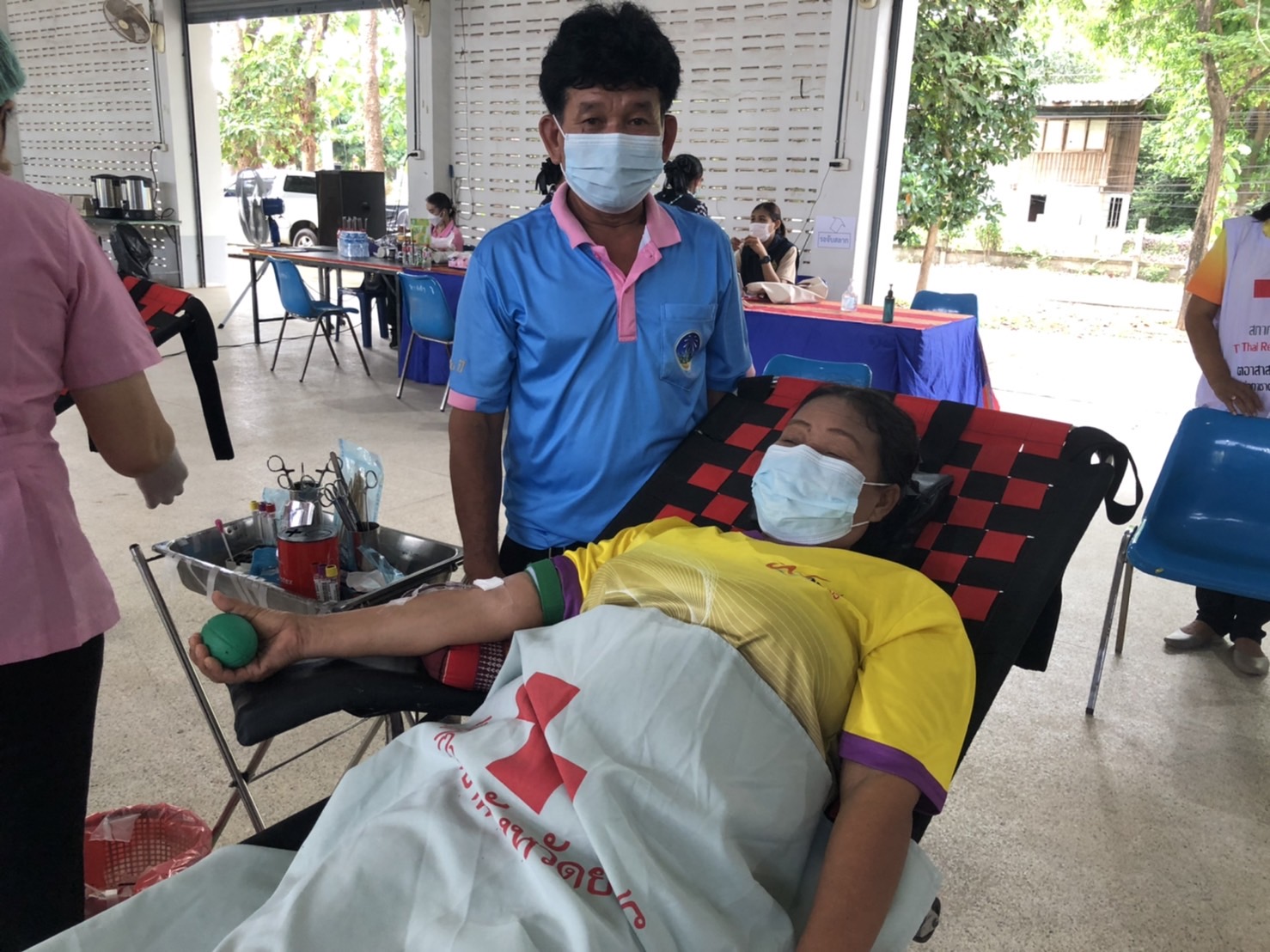 เครือข่ายกองทุนแม่ของแผ่นดินอำเภอป่าติ้ว จังหวัดยโสธรร่วมกิจกรรมบริจาคโลหิต “90 พรรษา 90 ล้านซีซี ถวายราชสดุดี สมเด็จพระบรมราชชนนีพันปีหลวง”