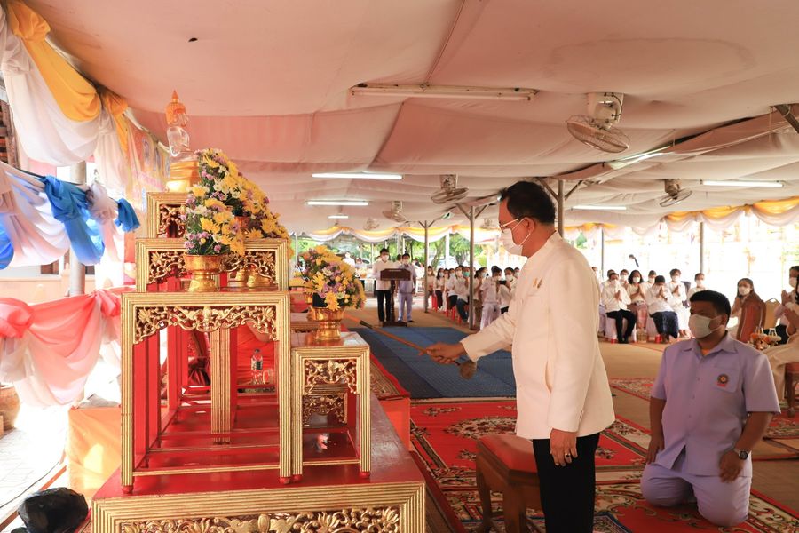 พช.ยโสธร ร่วมทำบุญตักบาตรและเวียนเทียนเนื่องในวันวิสาขบูชา ปี 2565