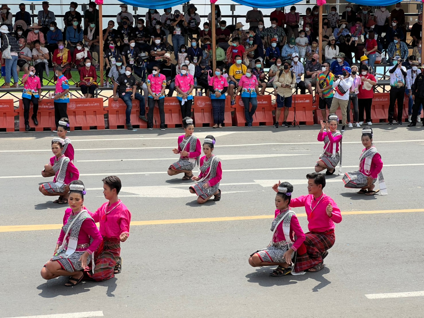 พช.ยโสธร  ร่วมเปิดงานประเพณีบุญบั้งไฟ ประจำปี 2565 ร่วมสืบสานประเพณีท้องถิ่นภายใต้มาตรการป้องกันโรคโควิด-19 เคร่งครัด โดยมีนักท่องเที่ยวและชาวยโสธร ร่วมงานอย่างคับคั่ง