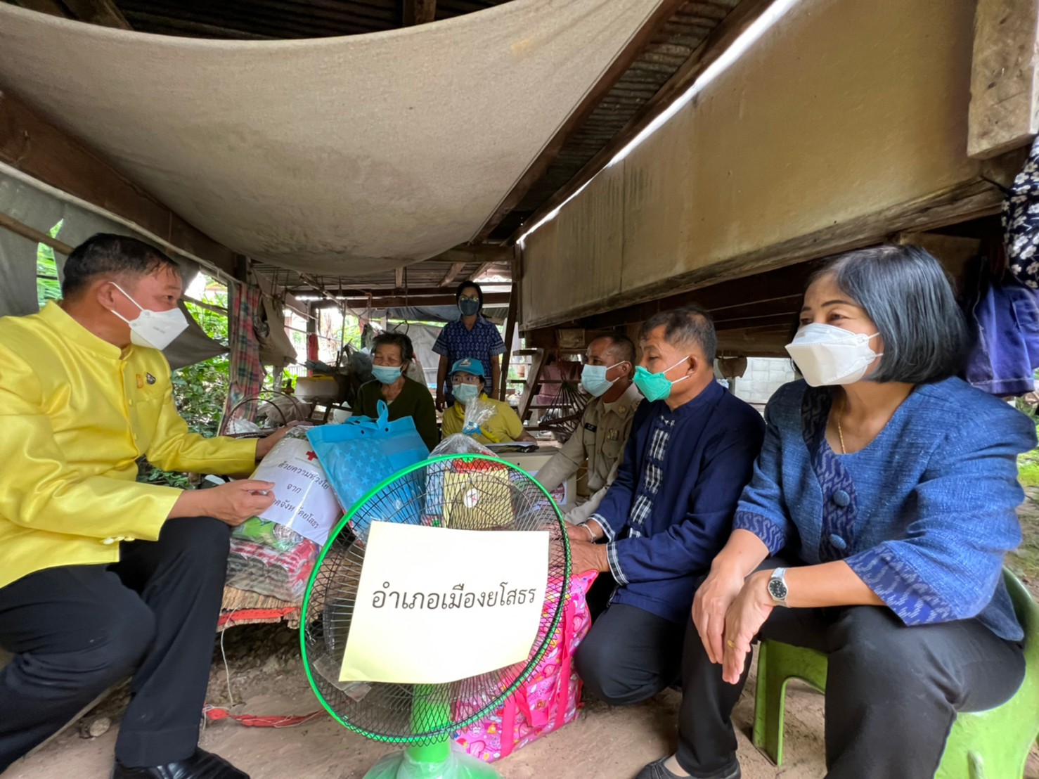 พช.ยโสธร ลงพื้นที่ติดตาม/ ให้กำลังใจครัวเรือนเป้าหมายตามโครงการขจัดความยากจนและพัฒนาคนทุกช่วงวัยอย่างยืน ตามหลักปรัชญาของเศรษฐกิจพอเพียงในพื้นที่ ตำบลสิงห์  อำเภอเมืองยโสธร 