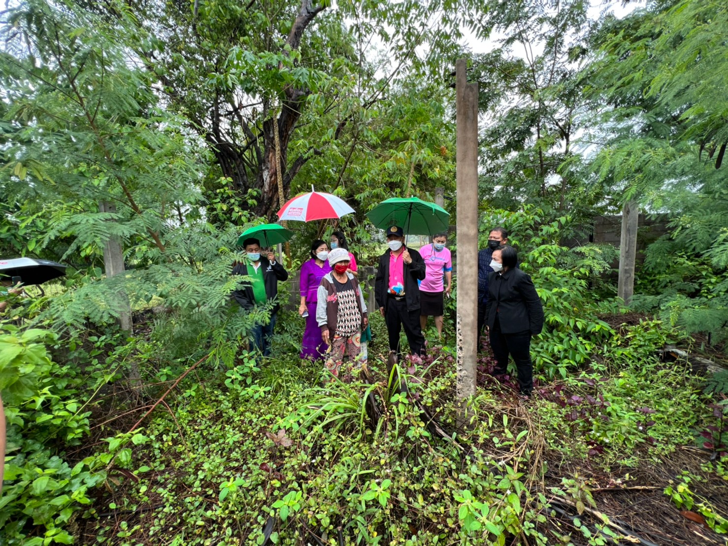 พช.ยโสธร ลงพื้นที่ติดตามให้กำลังใจครัวเรือนเป้าหมายตามโครงการขจัดความยากจนและพัฒนาคนทุกช่วงวัยอย่างยืน ตามหลักปรัชญาของเศรษฐกิจพอเพียงในพื้นที่อำเภอเมืองยโสธร 