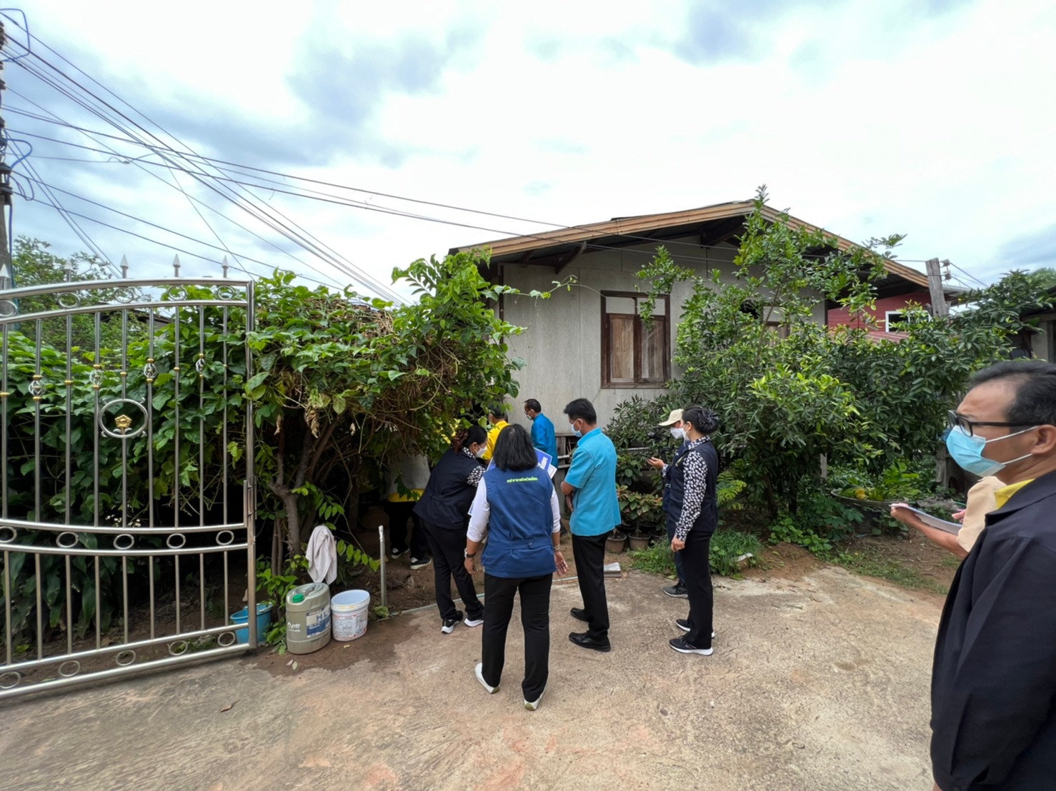 พช.ยโสธร ลงพื้นที่ติดตาม/ ให้กำลังใจครัวเรือนเป้าหมายตามโครงการขจัดความยากจนและพัฒนาคนทุกช่วงวัยอย่างยืน ตามหลักปรัชญาของเศรษฐกิจพอเพียงในพื้นที่ ตำบลสิงห์  อำเภอเมืองยโสธร 