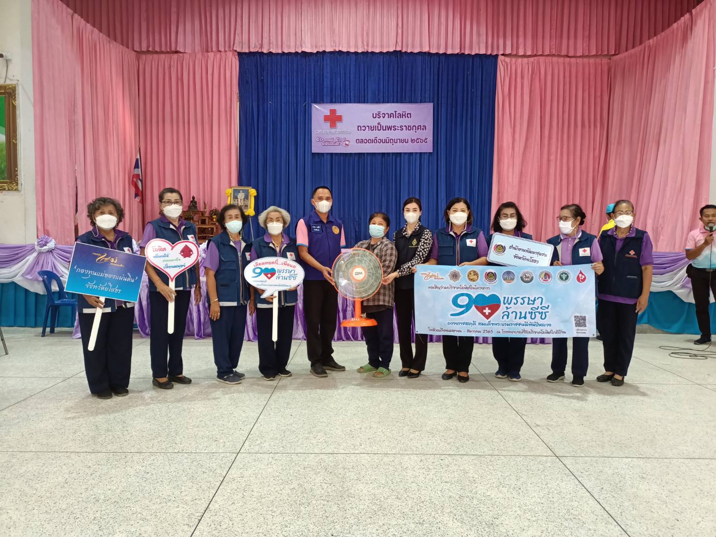 เครือข่ายกองทุนแม่ของแผ่นดินอำเภอค้อวัง ร่วมกับสำนักงานพัฒนาชุมชนอำเภอค้อวัง จังหวัดยโสธร ร่วมกิจกรรมบริจาคโลหิตตามโครงการ “90 พรรษา 90 ล้านซีซี ถวายราชสดุดี สมเด็จพระบรมราชชนนีพันปีหลวง”