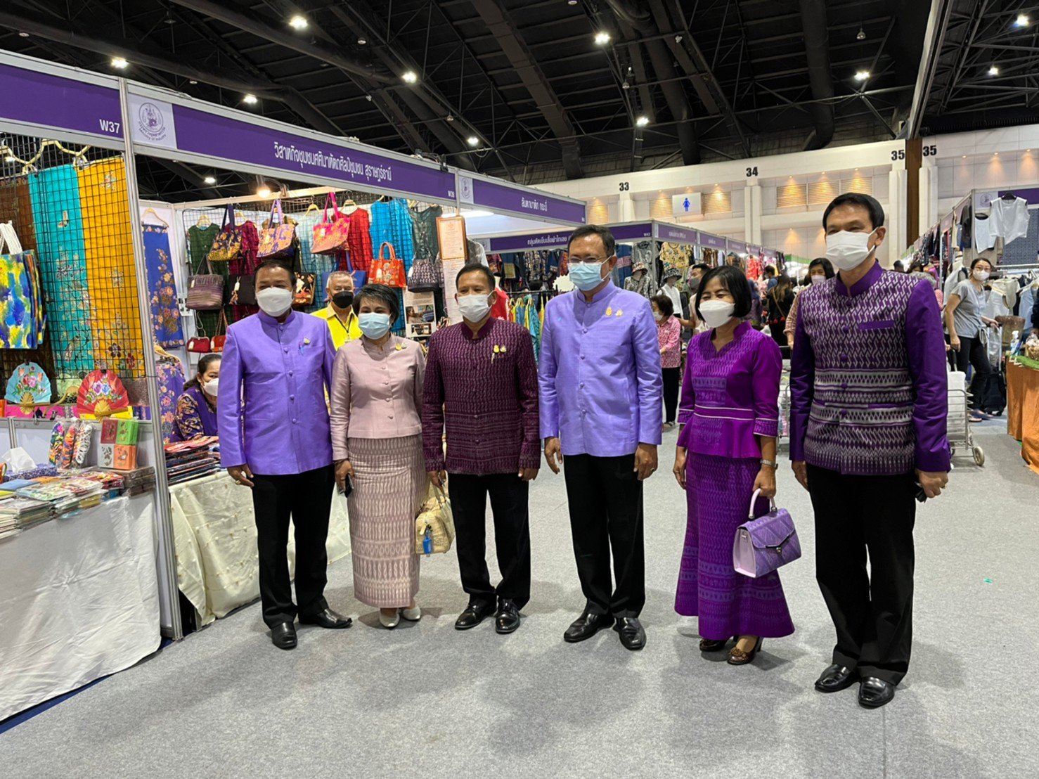 พช.ยโสธร  นำผู้ประกอบการ OTOP เข้าร่วมงาน OTOP Midyear 2022 “สุขช้อป สุขใจ สุขทั่วไทย รวมไว้ในที่เดียว