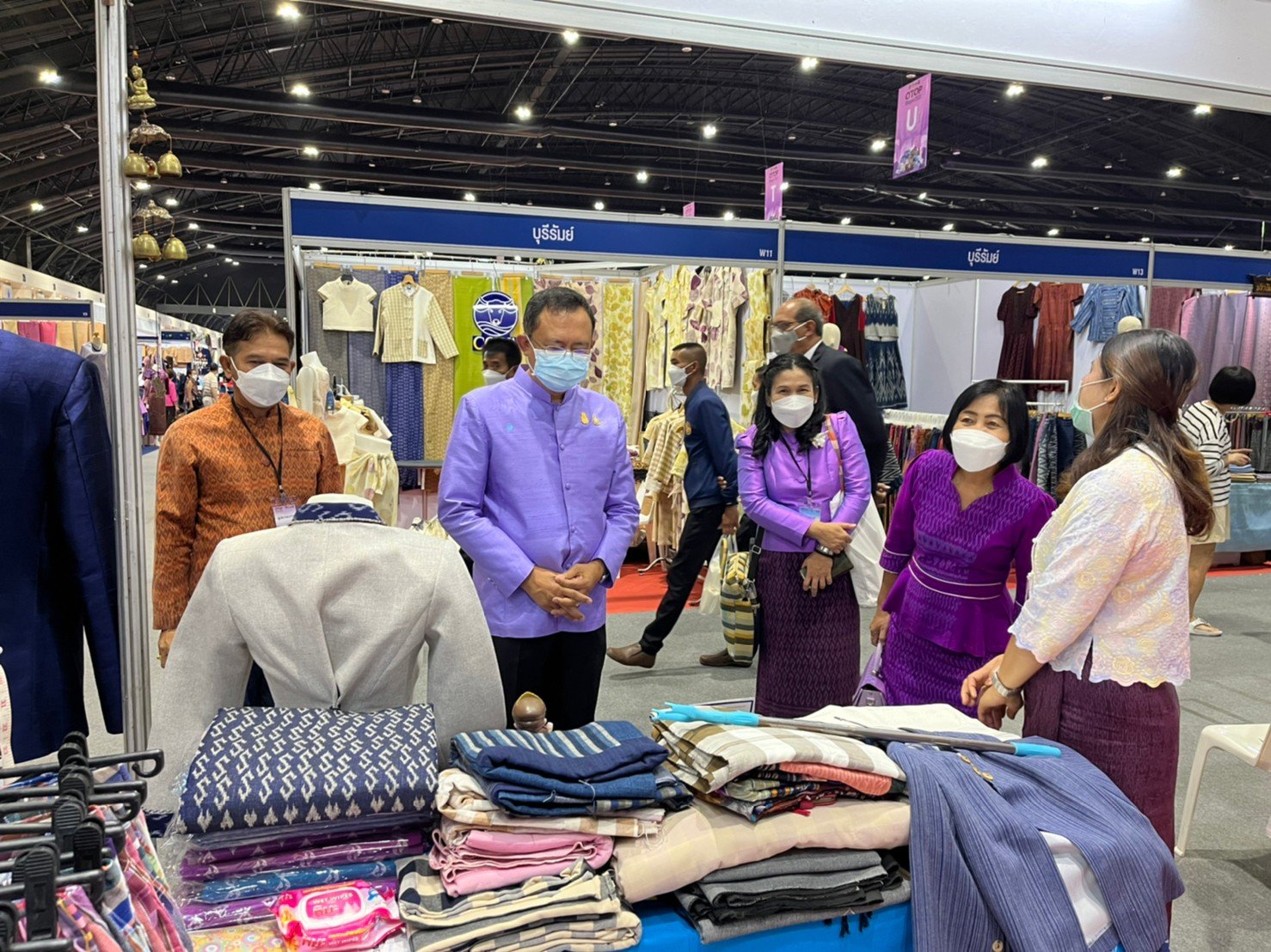 พช.ยโสธร  นำผู้ประกอบการ OTOP เข้าร่วมงาน OTOP Midyear 2022 “สุขช้อป สุขใจ สุขทั่วไทย รวมไว้ในที่เดียว