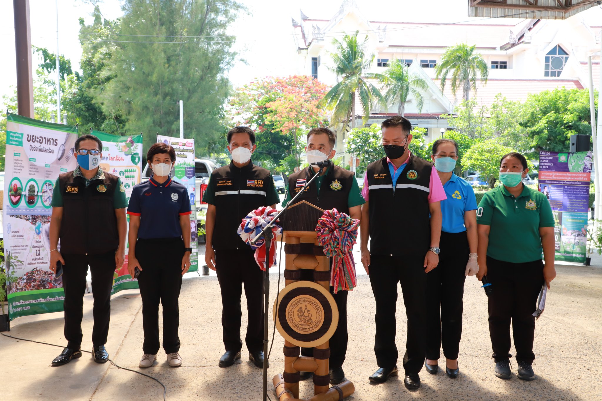 พช.ยโสธร จังหวัดยโสธร รับซื้อขยะรีไซเคิล ตามโครงการ คัดแยก (ขยะ) แลกบุญ ครั้งที่ 4  พร้อมร่วมกิจกรรมรักษ์โลก คัดแยกขยะ มุ่งสู่ Carbon Neutrality เนื่องในวันสิ่งแวดล้อมโลก ประจำปี 2565