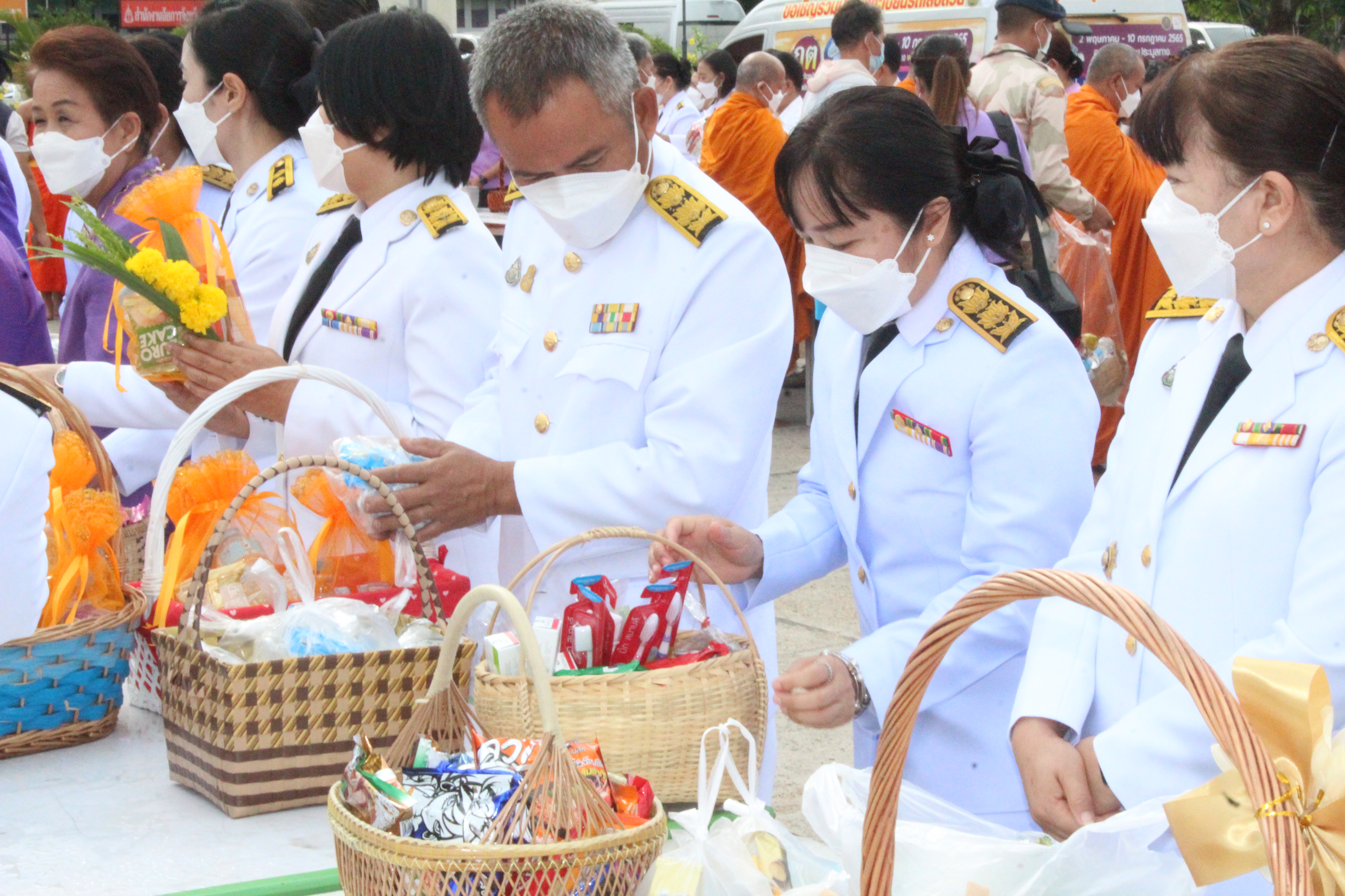 พช.ยโสธร ร่วมพิธีทำบุญตักบาตรถวายพระราชกุศลเฉลิมพระเกียรติสมเด็จพระนางเจ้าสุทิดา พัชรสุธาพิมลลักษณ พระบรมราชินี เนื่องในโอกาสวันเฉลิมพระชนมพรรษา 3 มิถุนายน 2565