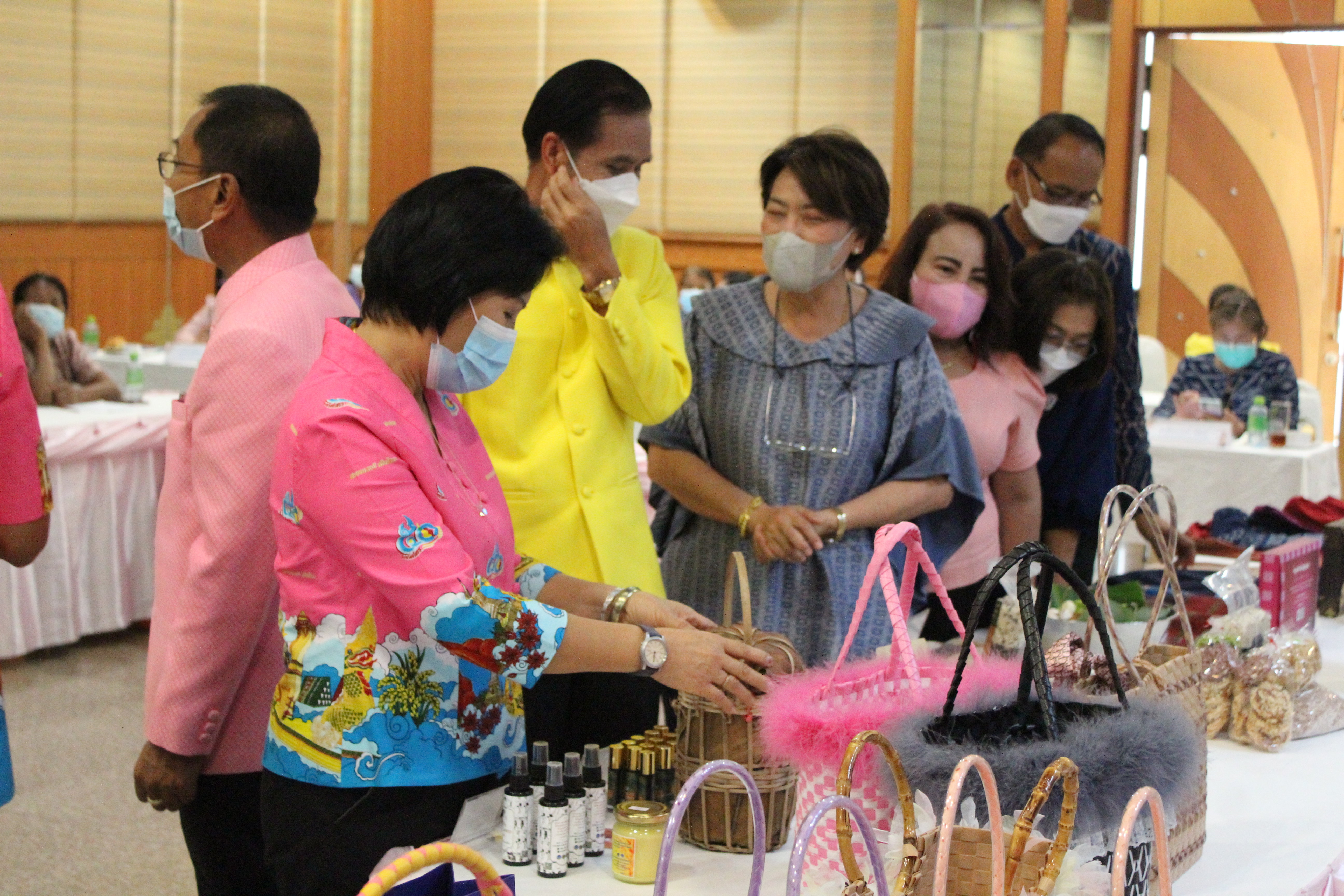 พช.ยโสธร ประชุมนำเสนอผลงานพัฒนาผลิตภัณฑ์ โครงการพัฒนาผลิตภัณฑ์สินค้าชุมชน กิจกรรมส่งเสริมกระบวนการเครือข่ายองค์ความรู้ (Knowledge – Based OTOP : KBO ) ปี 2565