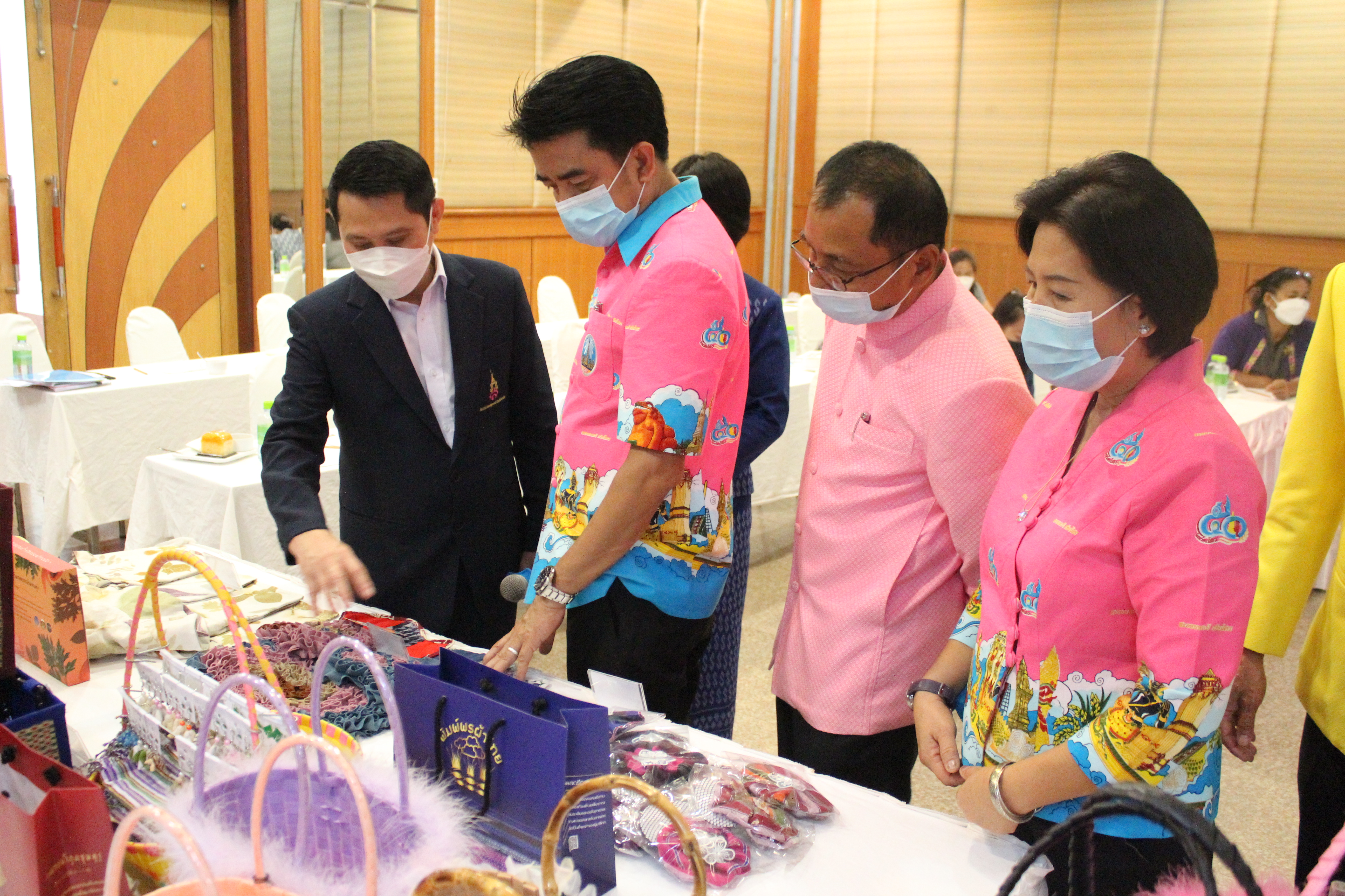 พช.ยโสธร ประชุมนำเสนอผลงานพัฒนาผลิตภัณฑ์ โครงการพัฒนาผลิตภัณฑ์สินค้าชุมชน กิจกรรมส่งเสริมกระบวนการเครือข่ายองค์ความรู้ (Knowledge – Based OTOP : KBO ) ปี 2565