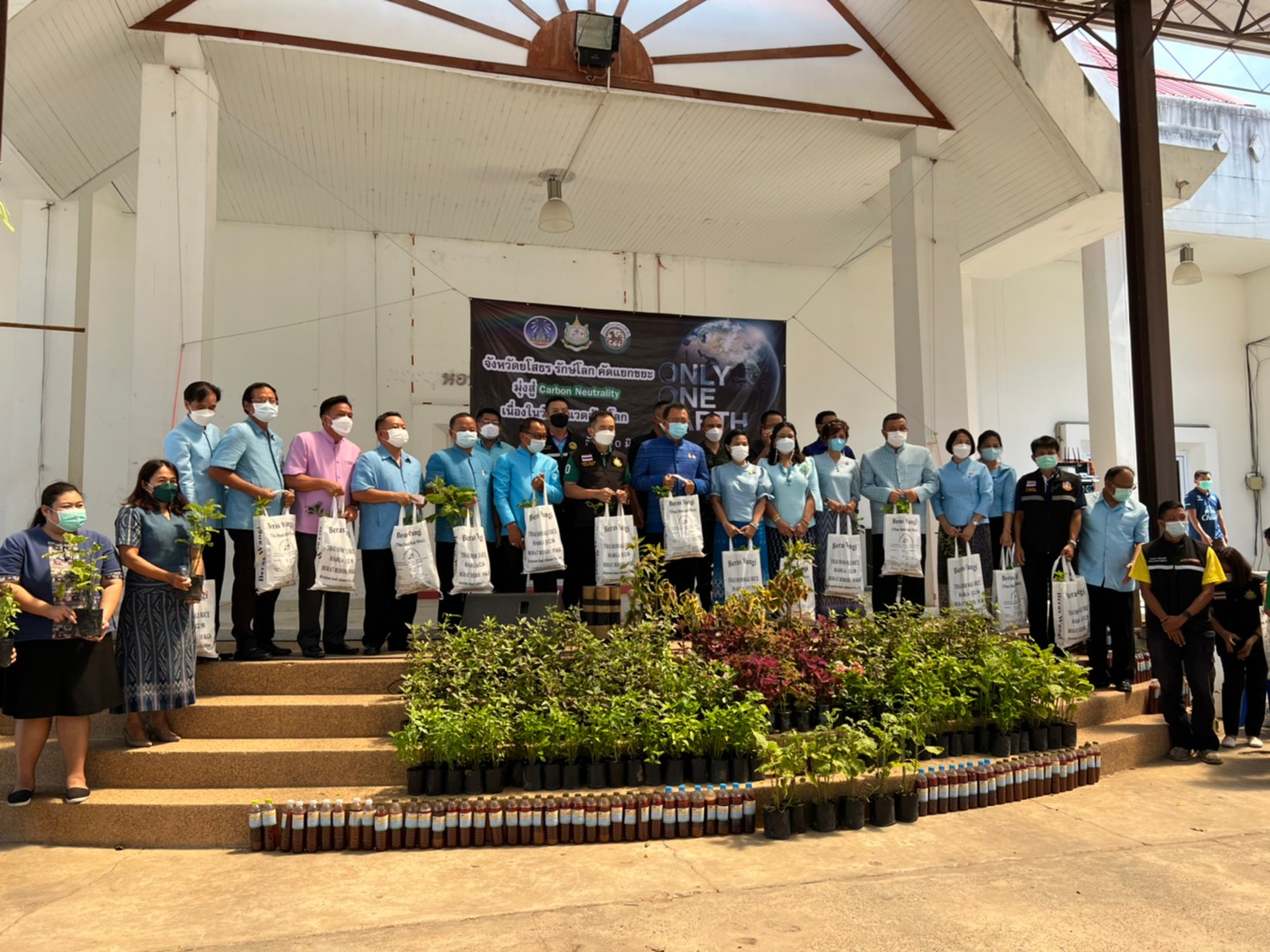 พช.ยโสธร จังหวัดยโสธร รับซื้อขยะรีไซเคิล ตามโครงการ คัดแยก (ขยะ) แลกบุญ ครั้งที่ 4  พร้อมร่วมกิจกรรมรักษ์โลก คัดแยกขยะ มุ่งสู่ Carbon Neutrality เนื่องในวันสิ่งแวดล้อมโลก ประจำปี 2565