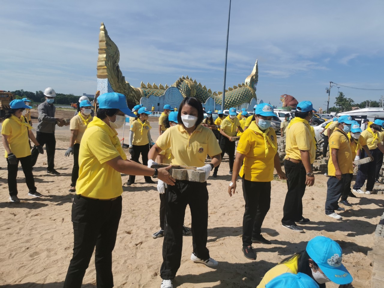 พช.ยโสธร ร่วมกิจกรรมจิตอาสาพัฒนาปรับปรุงภูมิทัศน์วิมานพญาแถน ???