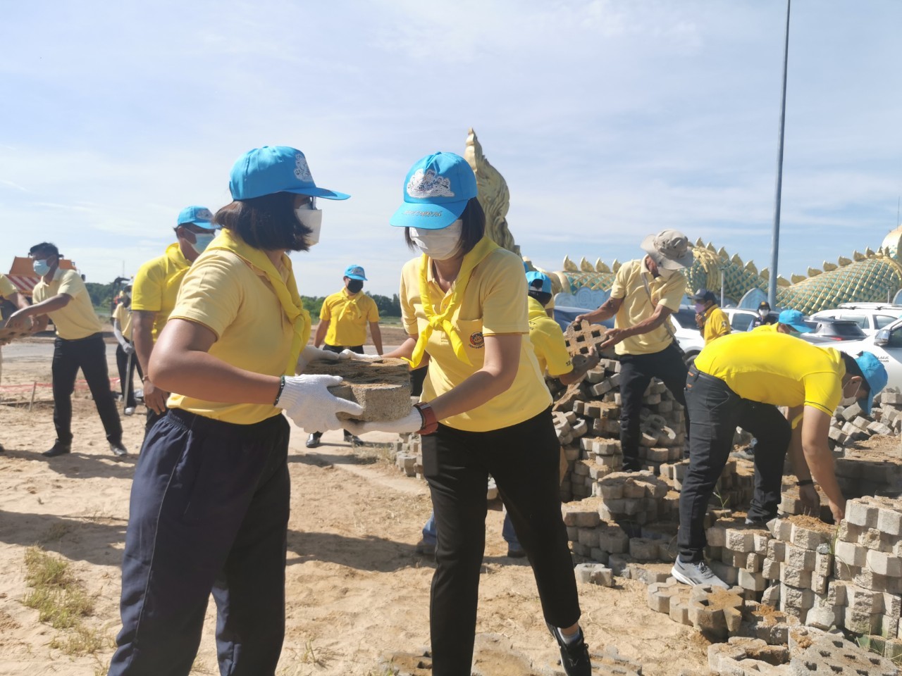 พช.ยโสธร ร่วมกิจกรรมจิตอาสาพัฒนาปรับปรุงภูมิทัศน์วิมานพญาแถน ???