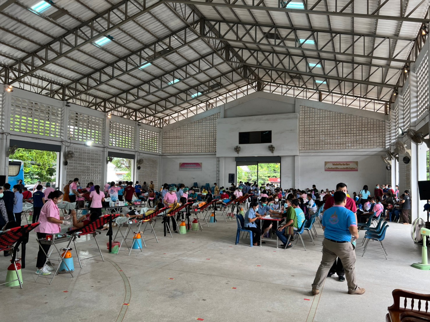 พช.ยโสธร ร่วมกับเครือข่ายกองทุนแม่ของแผ่นดินจังหวัดยโสธร…จัดกิจกรรมบริจาคโลหิตตามโครงการบริจาคโลหิต “90 พรรษา 90 ล้านซีซี ถวายราชสดุดี สมเด็จพระบรมราชชนนีพันปีหลวง”