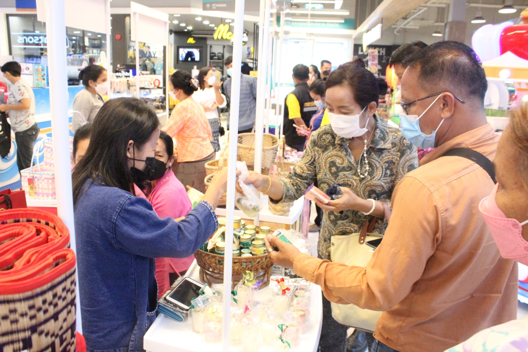 พช.ยโสธร จัดกิจกรรมทดสอบตลาด โครงการส่งเสริมกระบวนการเครือข่ายองค์ความรู้ (Knowledge – Based OTOP : KBO) จังหวัด “สุขใจ สุขช้อป OTOP ยโสธร ตลาดใหม่คนไทยยิ้มได้