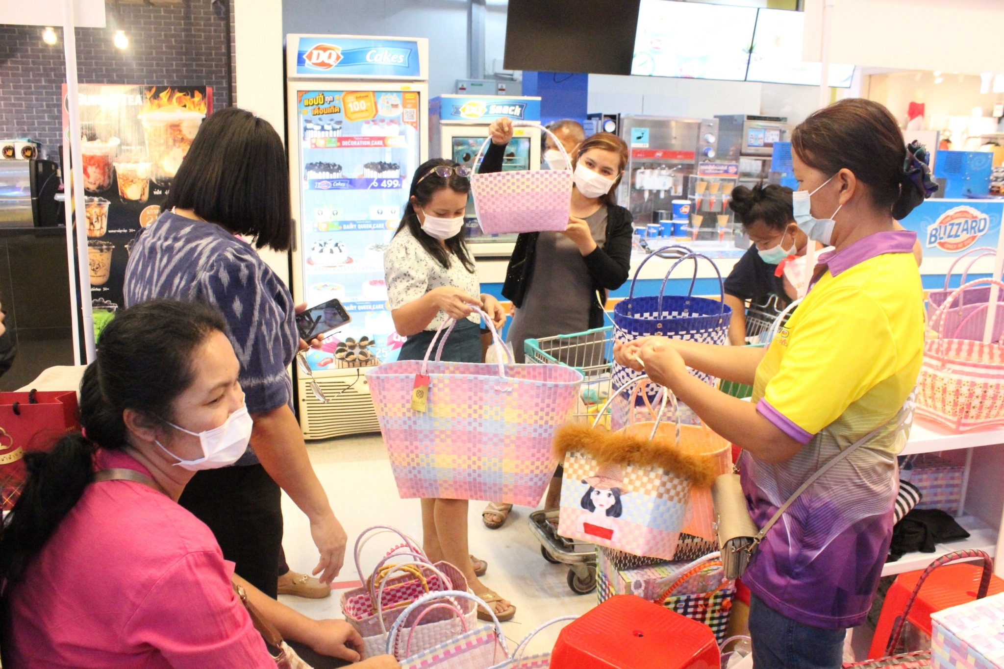 พช.ยโสธร จัดกิจกรรมทดสอบตลาด โครงการส่งเสริมกระบวนการเครือข่ายองค์ความรู้ (Knowledge – Based OTOP : KBO) จังหวัด “สุขใจ สุขช้อป OTOP ยโสธร ตลาดใหม่คนไทยยิ้มได้