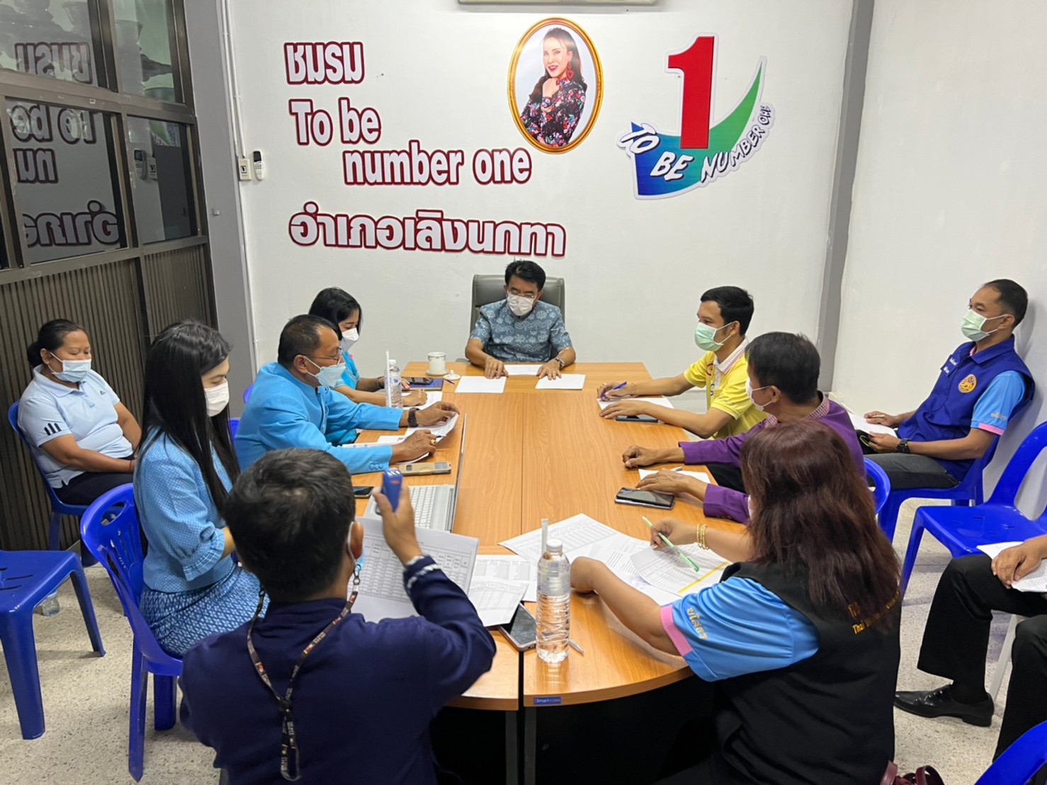 รองผู้ว่าราชการจังหวัดยโสธร ลงพื้นที่ประชุมติดตามการขับเคลื่อนการขจัดความยากจนและพัฒนาคนทุกช่วงวัยอย่างยั่งยืนตามหลักปรัชญาของเศรษฐกิจพอเพียง ในพื้นที่อำเภอเลิงนกทา จังหวัดยโสธร