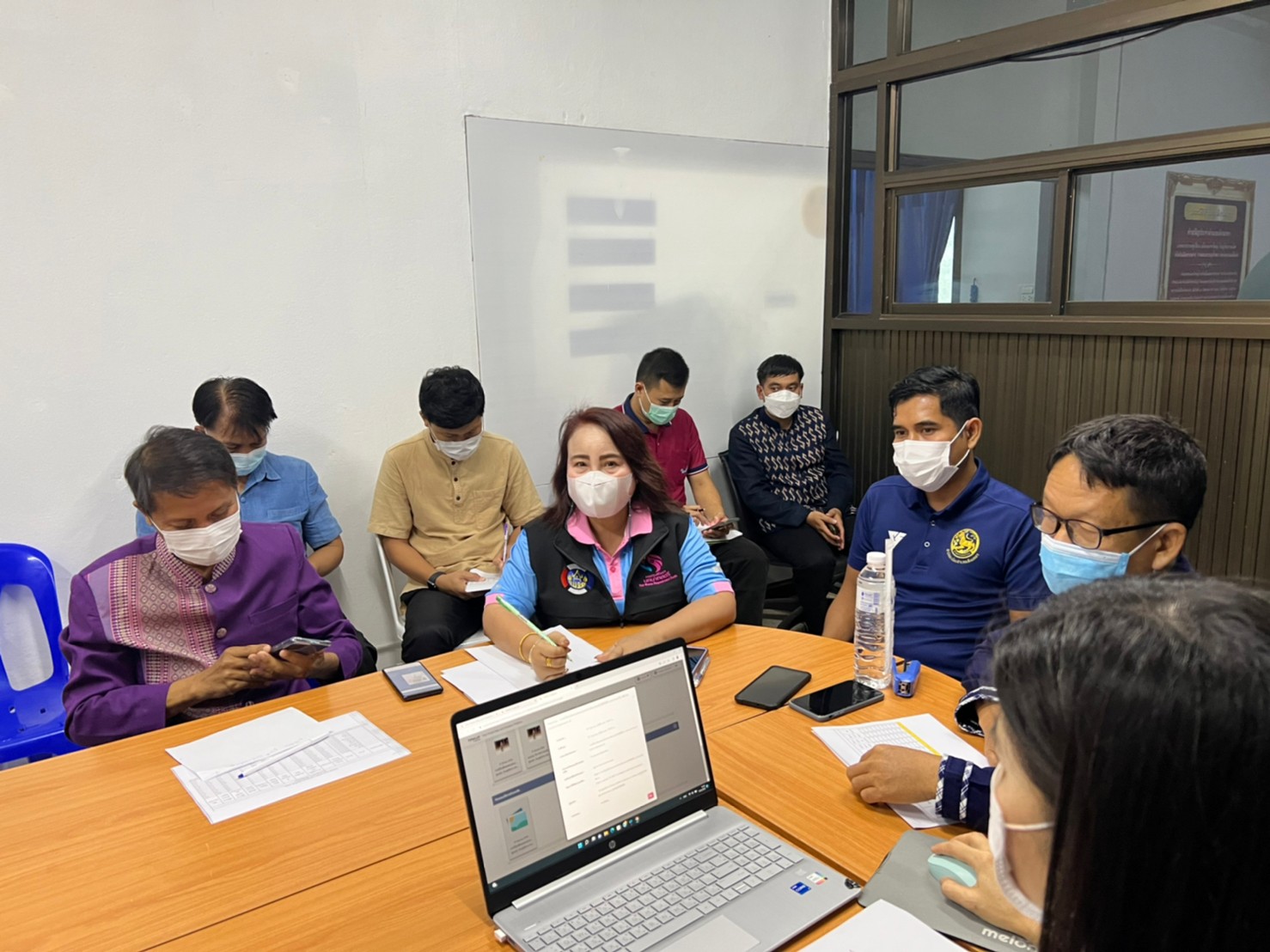 รองผู้ว่าราชการจังหวัดยโสธร ลงพื้นที่ประชุมติดตามการขับเคลื่อนการขจัดความยากจนและพัฒนาคนทุกช่วงวัยอย่างยั่งยืนตามหลักปรัชญาของเศรษฐกิจพอเพียง ในพื้นที่อำเภอเลิงนกทา จังหวัดยโสธร