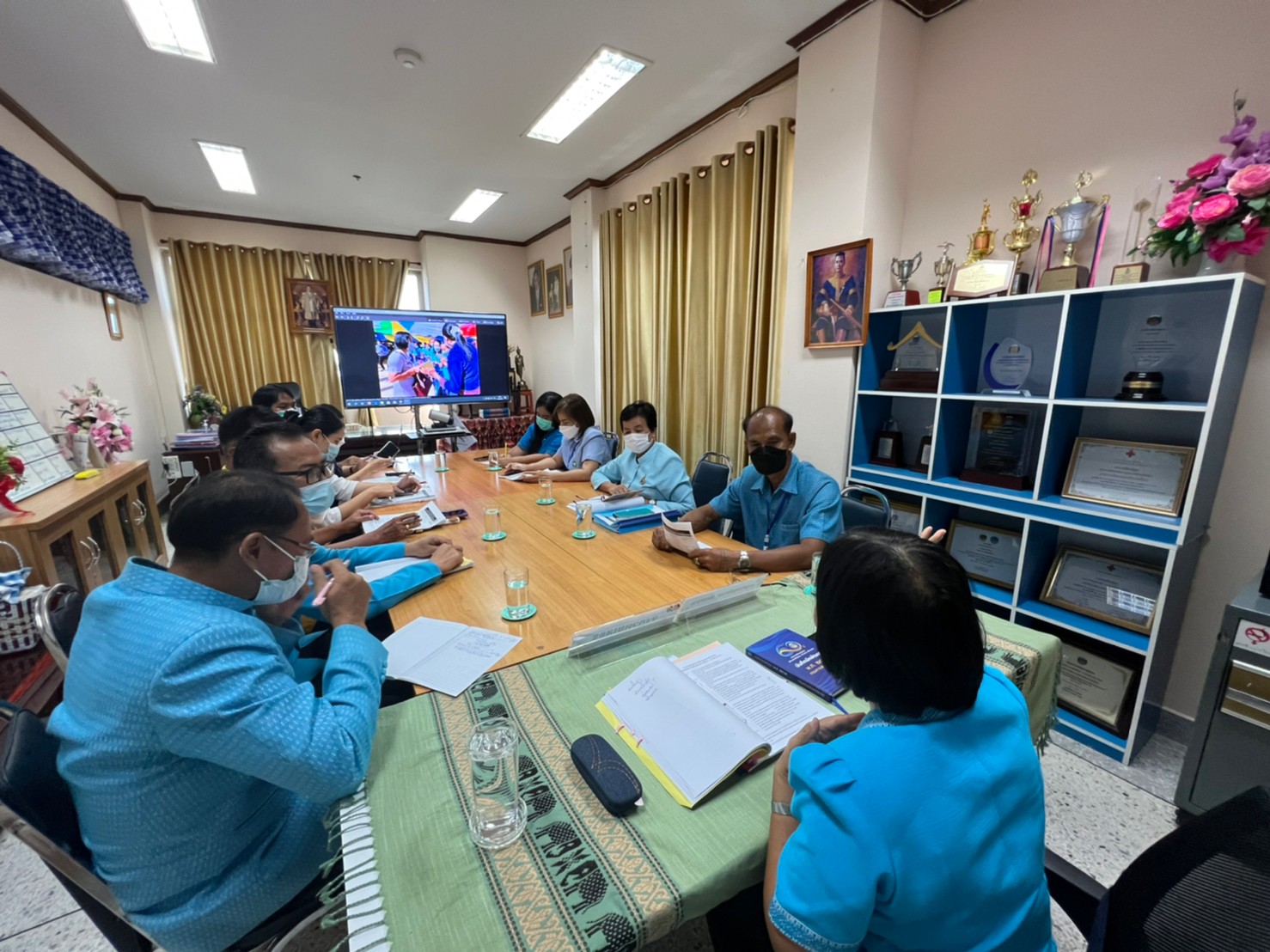พช.ยโสธร   ประชุมสรุปผลการลงพื้นที่ตรวจเยี่ยม นิเทศ การดำเนินคัดสรรกิจกรรมพัฒนาชุมชนดีเด่น ประจำปี 2565