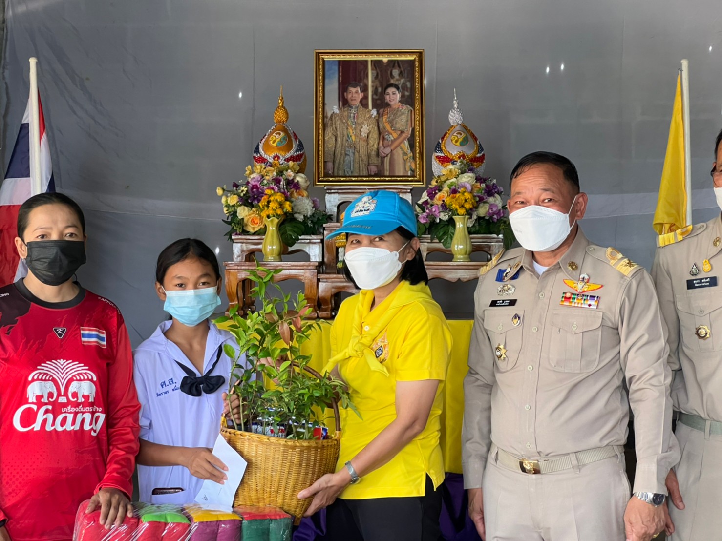 พช.ยโสธร ร่วมมอบบ้านให้กับครัวเรือนเป้าหมาย ตามโครงการขจัดความยากจนและพัฒนาคนทุกช่วงวัยอย่างยืน ตามหลักปรัชญาของเศรษฐกิจพอเพียง ณ พื้นที่อำเภอเมืองยโสธร