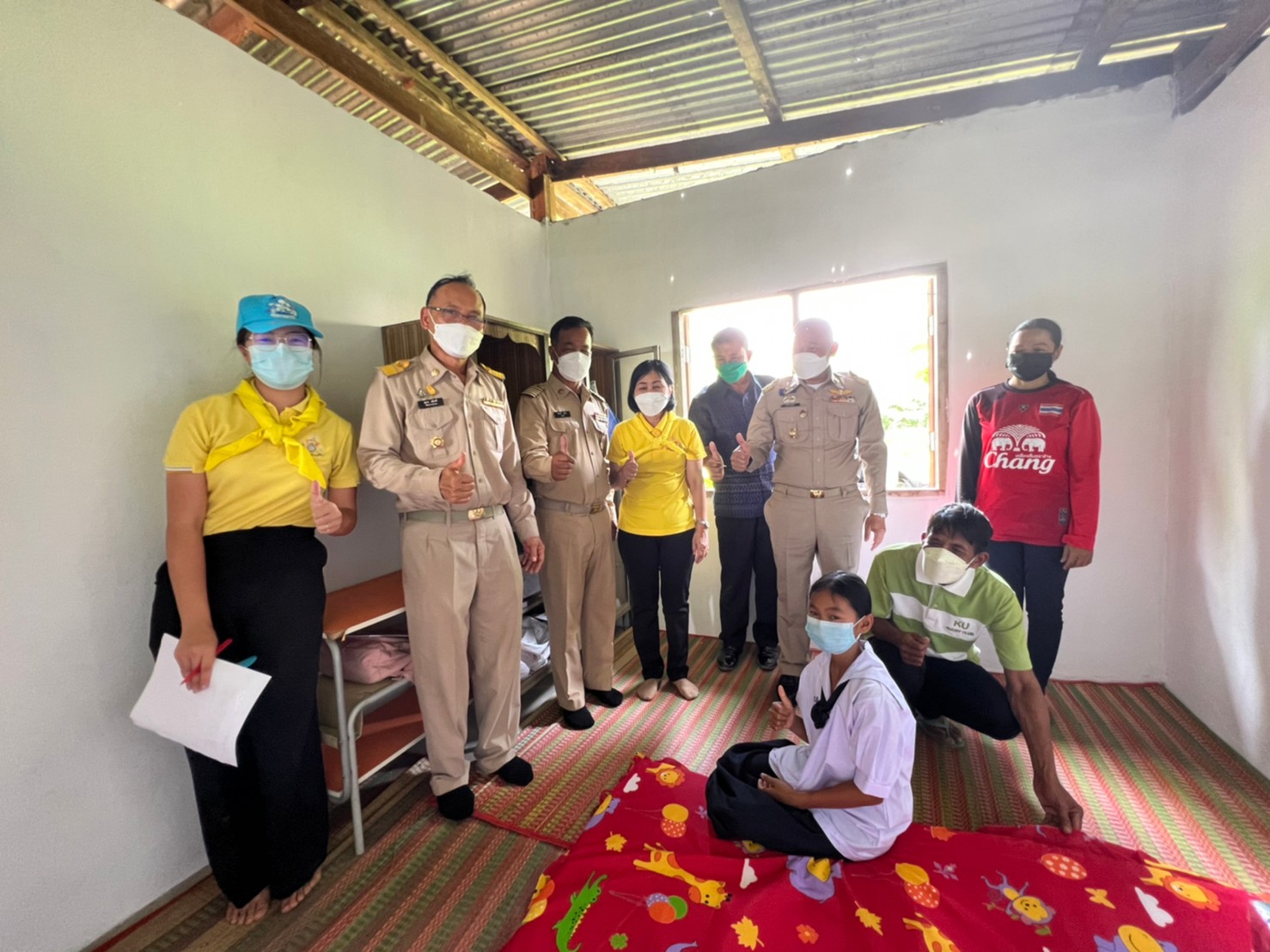 พช.ยโสธร ร่วมมอบบ้านให้กับครัวเรือนเป้าหมาย ตามโครงการขจัดความยากจนและพัฒนาคนทุกช่วงวัยอย่างยืน ตามหลักปรัชญาของเศรษฐกิจพอเพียง ณ พื้นที่อำเภอเมืองยโสธร