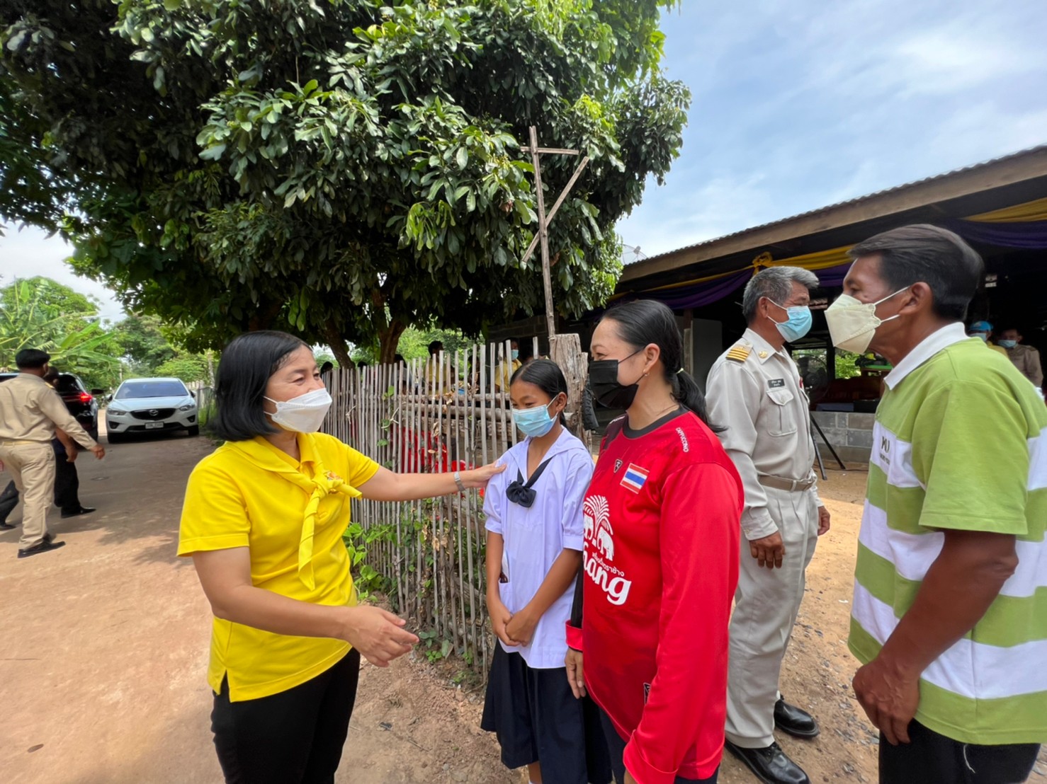 พช.ยโสธร ร่วมมอบบ้านให้กับครัวเรือนเป้าหมาย ตามโครงการขจัดความยากจนและพัฒนาคนทุกช่วงวัยอย่างยืน ตามหลักปรัชญาของเศรษฐกิจพอเพียง ณ พื้นที่อำเภอเมืองยโสธร