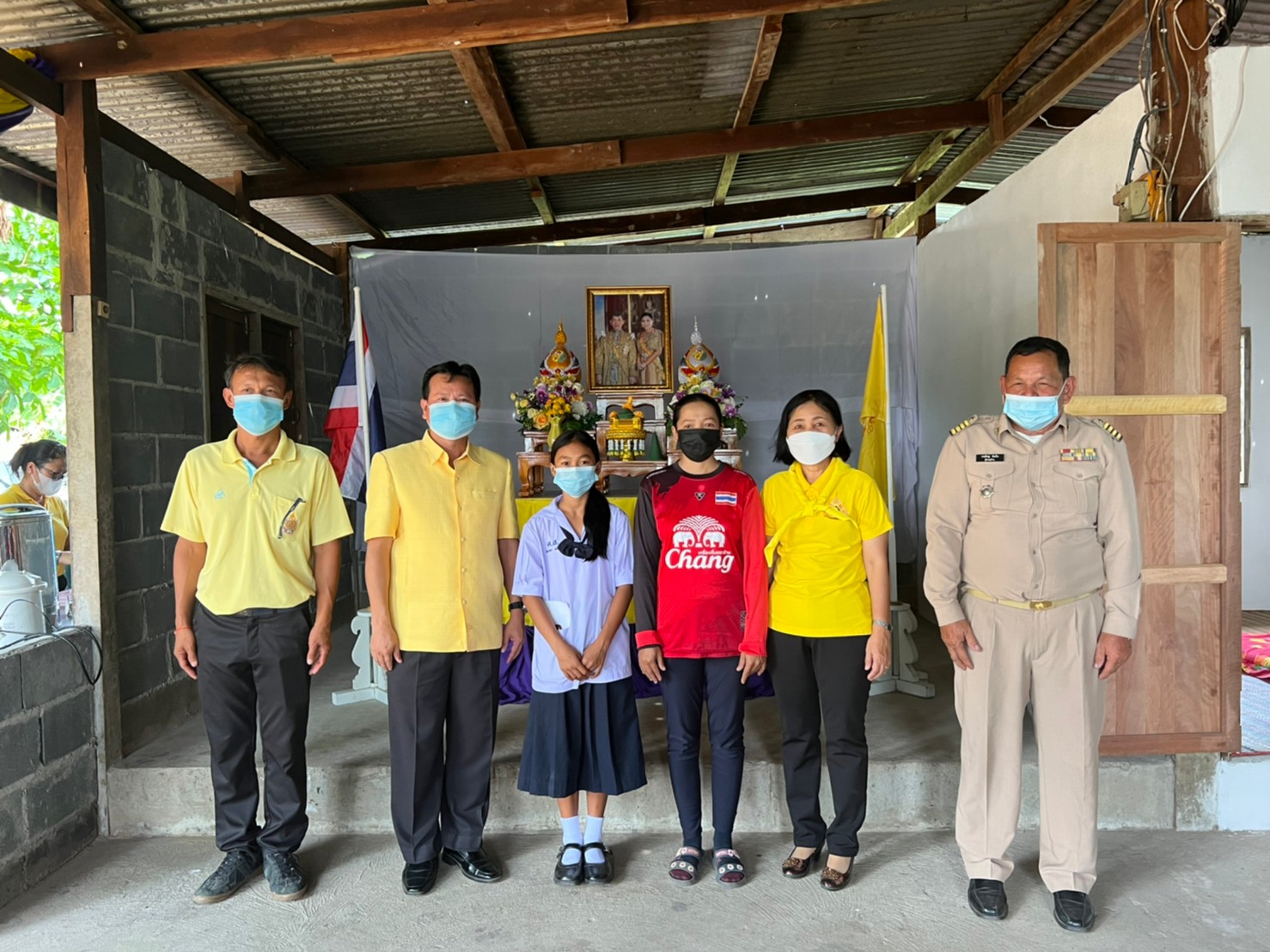 พช.ยโสธร ร่วมมอบบ้านให้กับครัวเรือนเป้าหมาย ตามโครงการขจัดความยากจนและพัฒนาคนทุกช่วงวัยอย่างยืน ตามหลักปรัชญาของเศรษฐกิจพอเพียง ณ พื้นที่อำเภอเมืองยโสธร