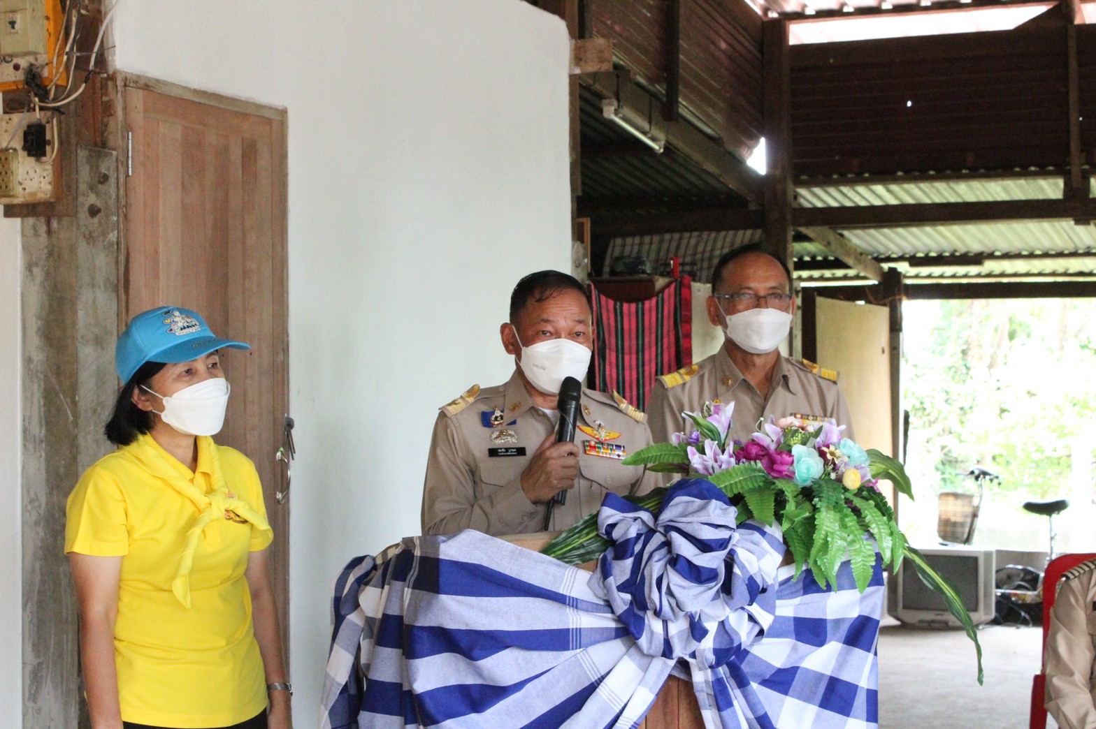 พช.ยโสธร ร่วมมอบบ้านให้กับครัวเรือนเป้าหมาย ตามโครงการขจัดความยากจนและพัฒนาคนทุกช่วงวัยอย่างยืน ตามหลักปรัชญาของเศรษฐกิจพอเพียง ณ พื้นที่อำเภอเมืองยโสธร