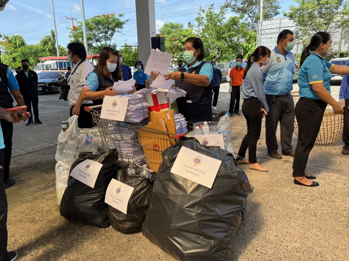 พช.ยโสธร จังหวัดยโสธร รับซื้อขยะรีไซเคิล ตามโครงการ คัดแยก (ขยะ) แลกบุญ ครั้งที่ 4  พร้อมร่วมกิจกรรมรักษ์โลก คัดแยกขยะ มุ่งสู่ Carbon Neutrality เนื่องในวันสิ่งแวดล้อมโลก ประจำปี 2565