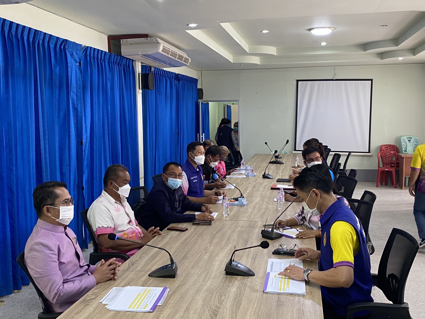 รองผู้ว่าราชการจังหวัดยโสธร ปฏิบัติการ “คนยโสธร…ไม่ทอดทิ้งกัน” ลุยแก้จนแบบพุ่งเป้าลงพื้นที่เยี่ยมให้กำลังใจทีมปฏิบัติการ พี่เลี้ยงและครัวเรือนเป้าหมาย TPMAP ในพื้นที่อำเภอป่าติ้ว