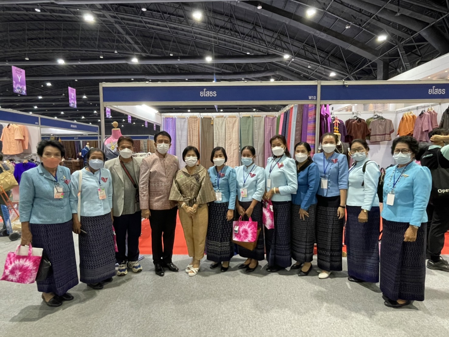 พช.ยโสธร  ร่วมพิธีเปิดและรับฟังการบรรยายพิเศษตามโครงการกองทุนพัฒนาบทบาทสตรี สร้างโอกาสด้านอาชีพ สร้างสรรค์บทบาทสตรี สู่ความเข้มแข็งในชุมชน