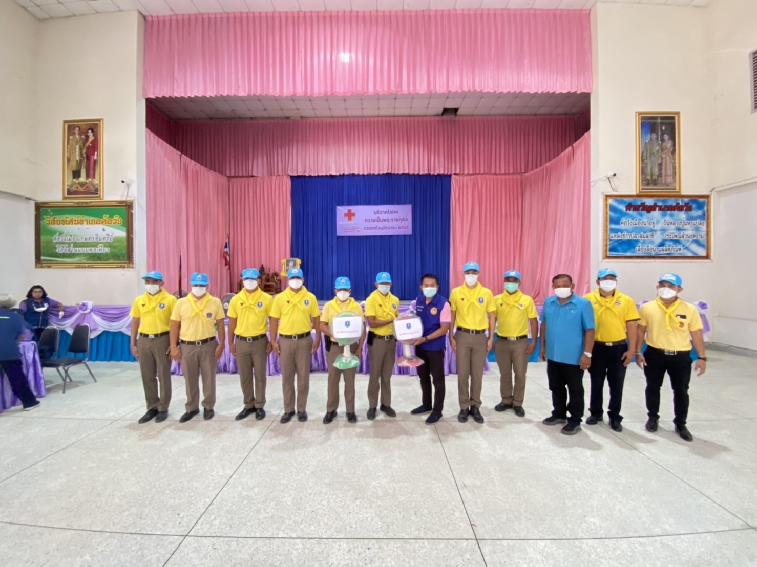 เครือข่ายกองทุนแม่ของแผ่นดินอำเภอค้อวัง ร่วมกับสำนักงานพัฒนาชุมชนอำเภอค้อวัง จังหวัดยโสธร ร่วมกิจกรรมบริจาคโลหิตตามโครงการ “90 พรรษา 90 ล้านซีซี ถวายราชสดุดี สมเด็จพระบรมราชชนนีพันปีหลวง”