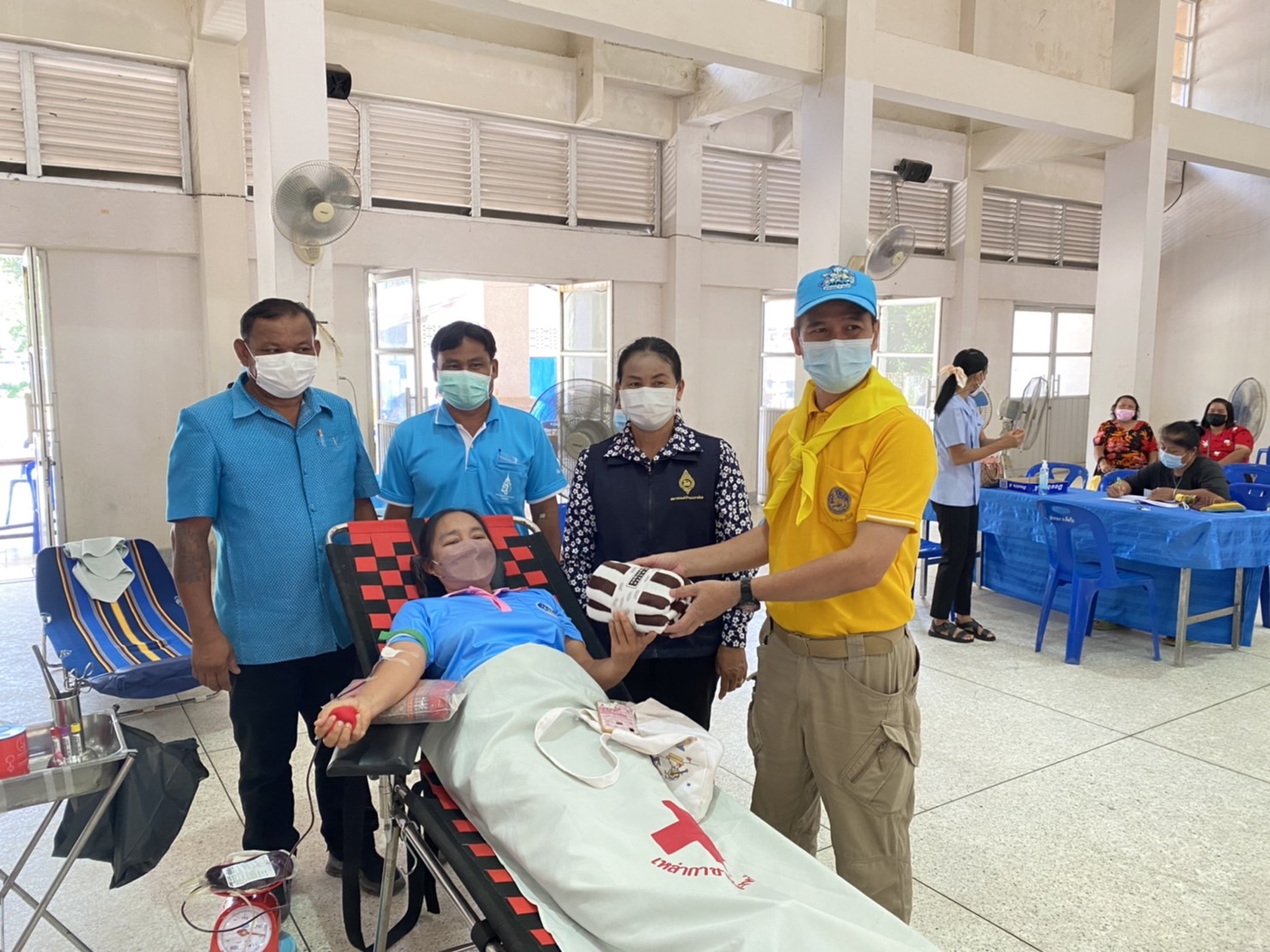 เครือข่ายกองทุนแม่ของแผ่นดินอำเภอค้อวัง ร่วมกับสำนักงานพัฒนาชุมชนอำเภอค้อวัง จังหวัดยโสธร ร่วมกิจกรรมบริจาคโลหิตตามโครงการ “90 พรรษา 90 ล้านซีซี ถวายราชสดุดี สมเด็จพระบรมราชชนนีพันปีหลวง”