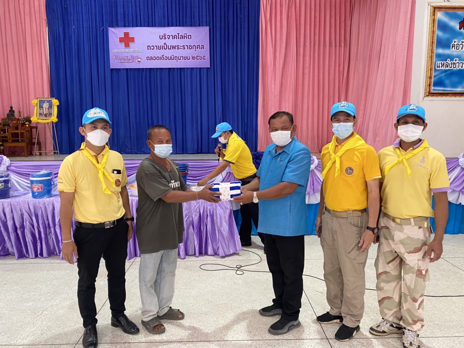 เครือข่ายกองทุนแม่ของแผ่นดินอำเภอค้อวัง ร่วมกับสำนักงานพัฒนาชุมชนอำเภอค้อวัง จังหวัดยโสธร ร่วมกิจกรรมบริจาคโลหิตตามโครงการ “90 พรรษา 90 ล้านซีซี ถวายราชสดุดี สมเด็จพระบรมราชชนนีพันปีหลวง”