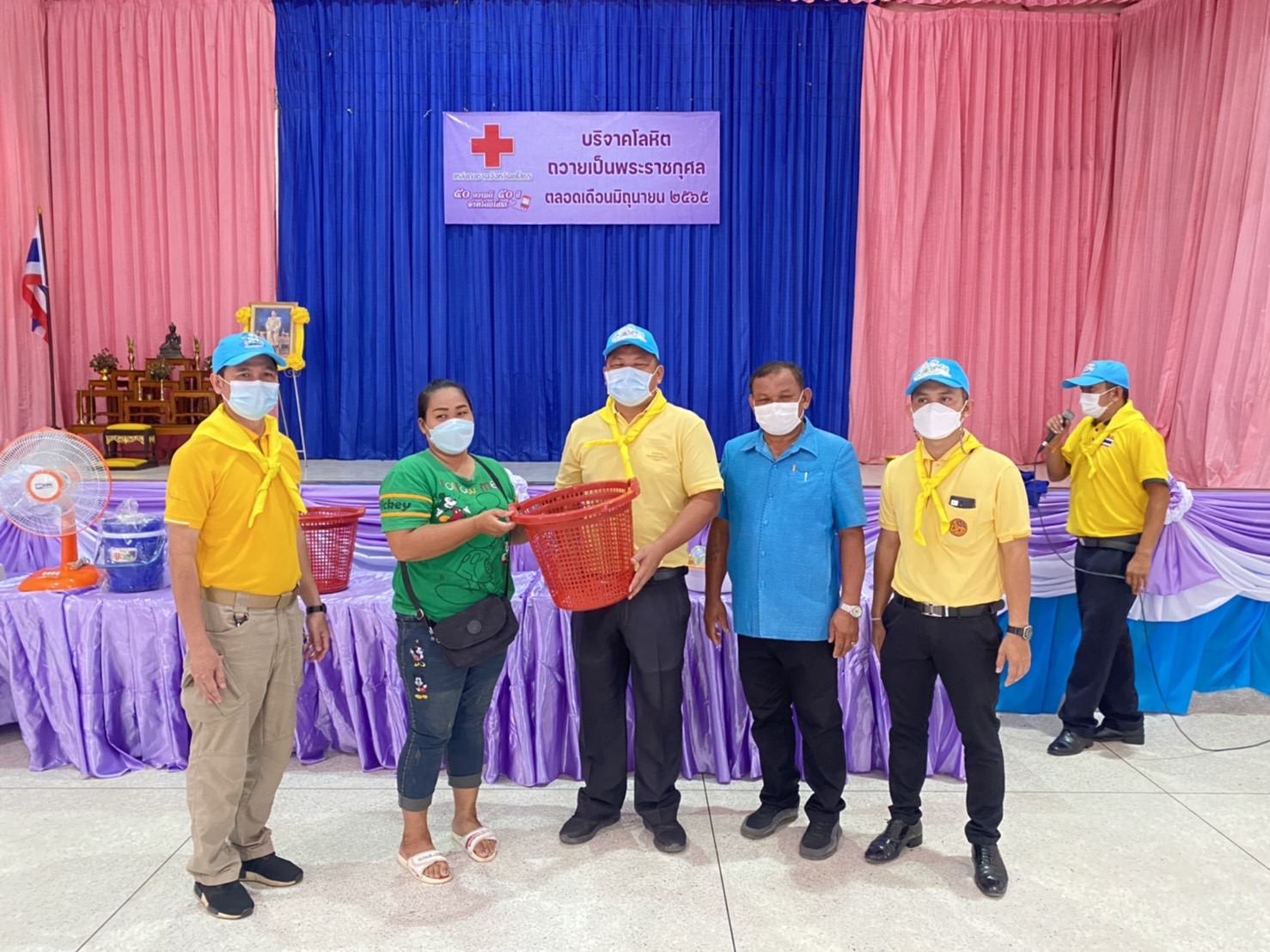 เครือข่ายกองทุนแม่ของแผ่นดินอำเภอค้อวัง ร่วมกับสำนักงานพัฒนาชุมชนอำเภอค้อวัง จังหวัดยโสธร ร่วมกิจกรรมบริจาคโลหิตตามโครงการ “90 พรรษา 90 ล้านซีซี ถวายราชสดุดี สมเด็จพระบรมราชชนนีพันปีหลวง”