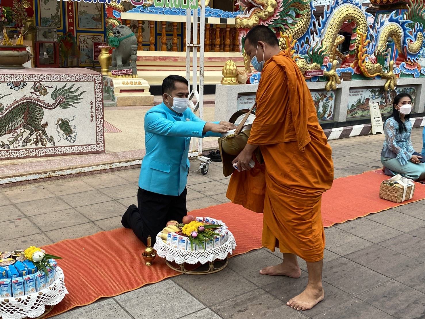พช.ยโสธร  สวมผ้าไทย ใส่ให้สนุก อนุรักษ์ผ้าไทยให้ทันสมัย ทำบุญตักบาตร ในงานทำบุญตักบาตร ย้อนยุควิถีถิ่นวิถีไทย