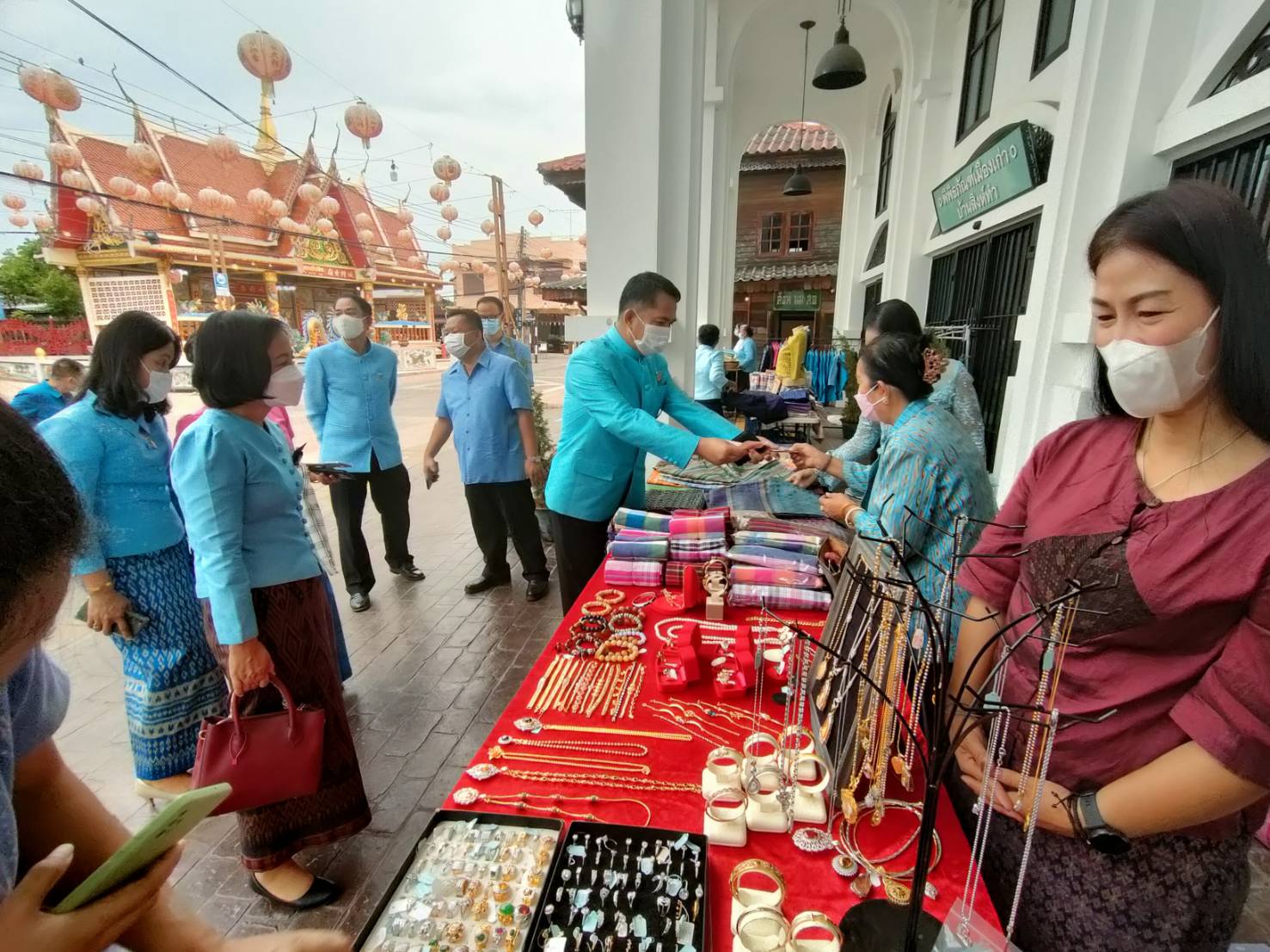 พช.ยโสธร  สวมผ้าไทย ใส่ให้สนุก อนุรักษ์ผ้าไทยให้ทันสมัย ทำบุญตักบาตร ในงานทำบุญตักบาตร ย้อนยุควิถีถิ่นวิถีไทย