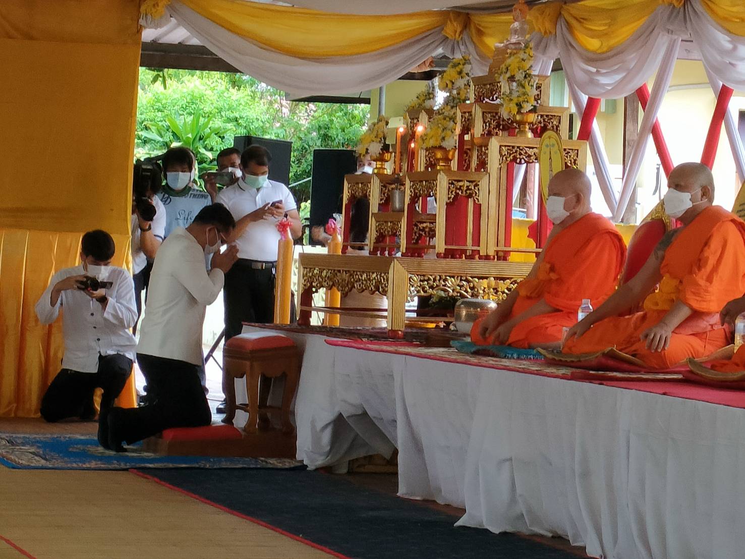 พช.ยโสธร ร่วมทำบุญเนื่องในวันอาสาฬหบูชาและวันเข้าพรรษา