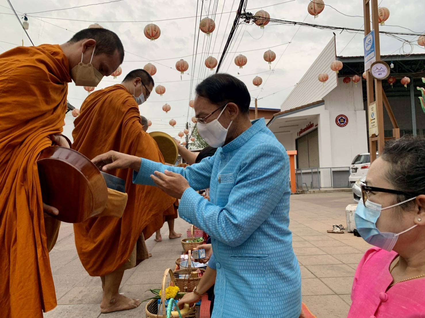 พช.ยโสธร  สวมผ้าไทย ใส่ให้สนุก อนุรักษ์ผ้าไทยให้ทันสมัย ทำบุญตักบาตร ในงานทำบุญตักบาตร ย้อนยุควิถีถิ่นวิถีไทย