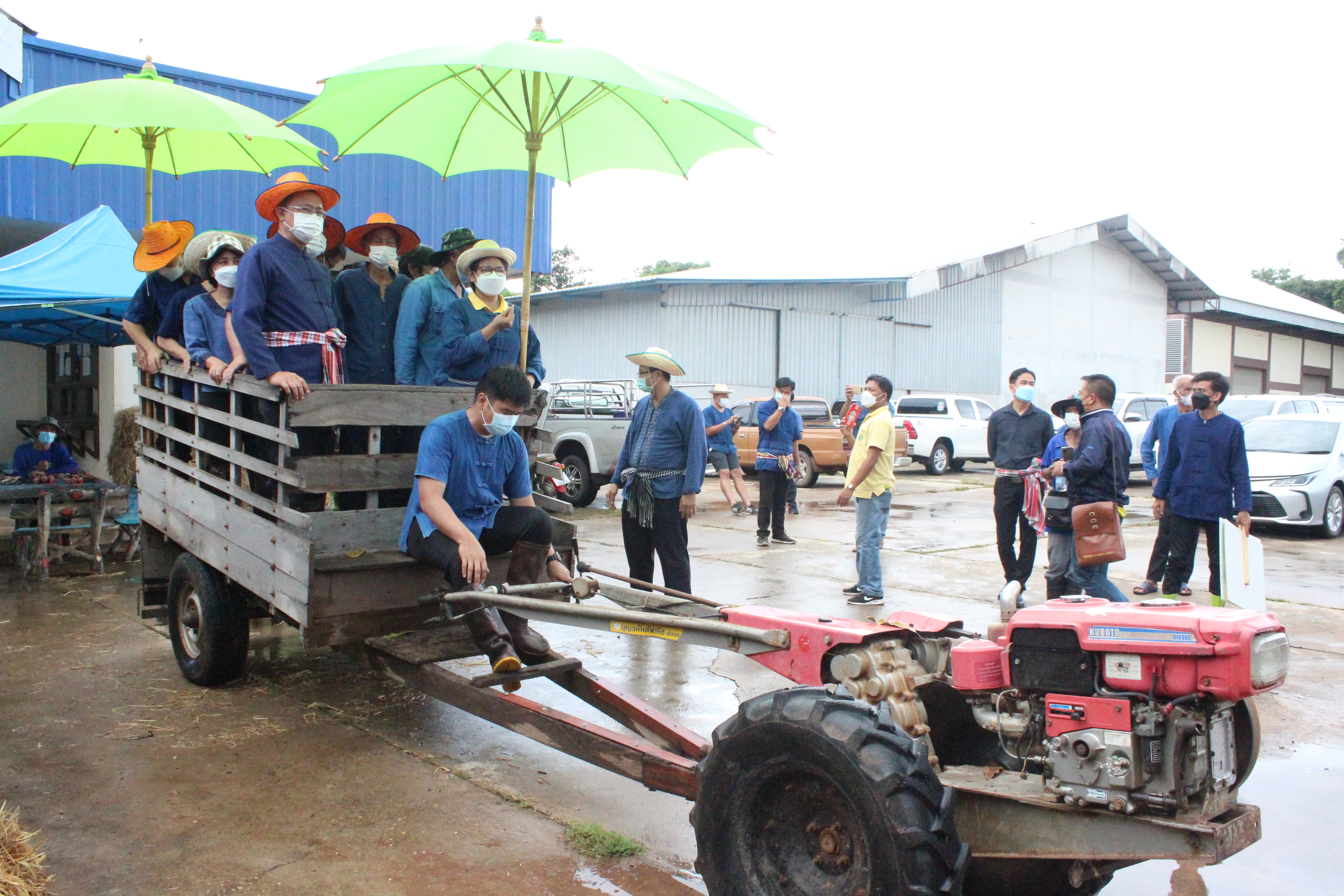 พช.ยโสธร   “ ร่วมลงขัน ชวนกันไปทำนา ” ปี 2565/66