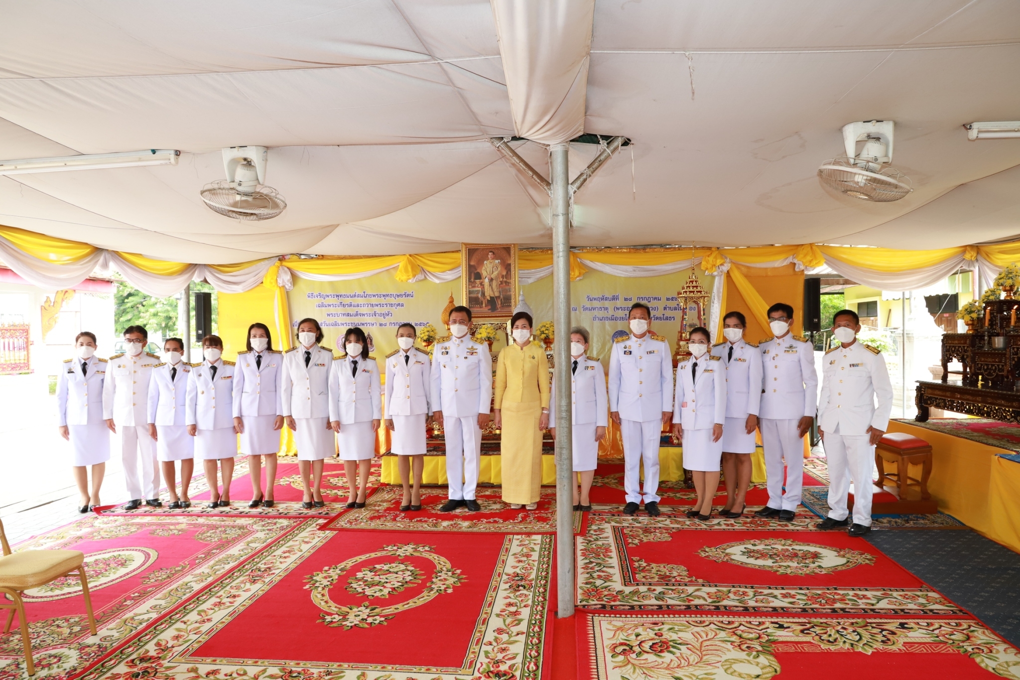 พช.ยโสธร ร่วมพิธีเจริญพระพุทธมนต์ สมโภชพระพุทธบุษยรัตน์เฉลิมพระเกียรติและถวายพระราชกุศล พระบาทสมเด็จพระเจ้าอยู่หัว เนื่องในโอกาส วันเฉลิมพระชนมพรรษา 28 กรกฎาคม 2565 ที่วัดมหาธาตุ (พระอารามหลวง)