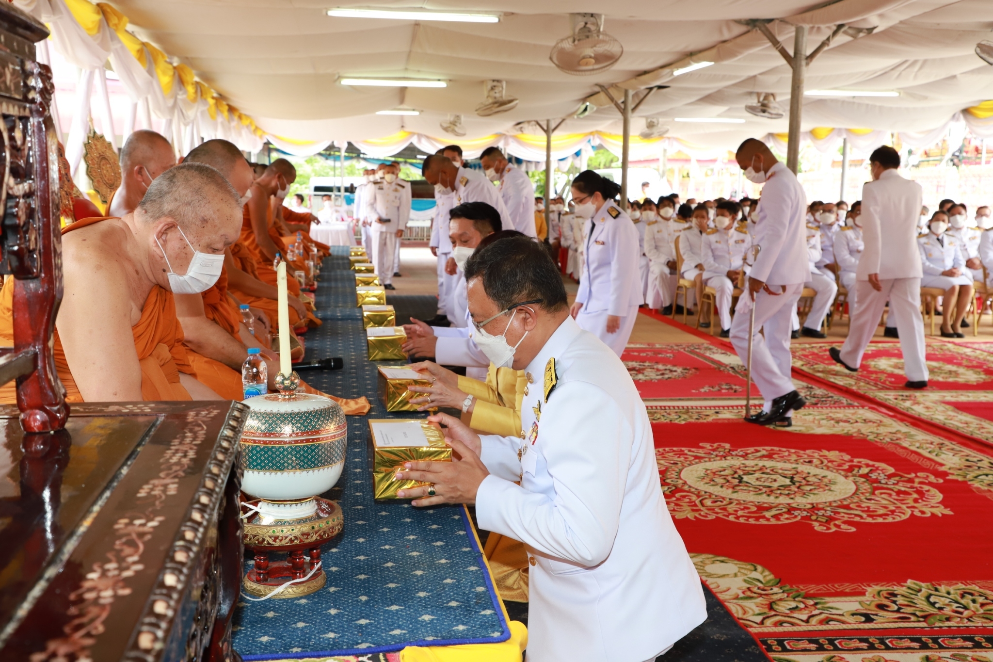 พช.ยโสธร ร่วมพิธีเจริญพระพุทธมนต์ สมโภชพระพุทธบุษยรัตน์เฉลิมพระเกียรติและถวายพระราชกุศล พระบาทสมเด็จพระเจ้าอยู่หัว เนื่องในโอกาส วันเฉลิมพระชนมพรรษา 28 กรกฎาคม 2565 ที่วัดมหาธาตุ (พระอารามหลวง)