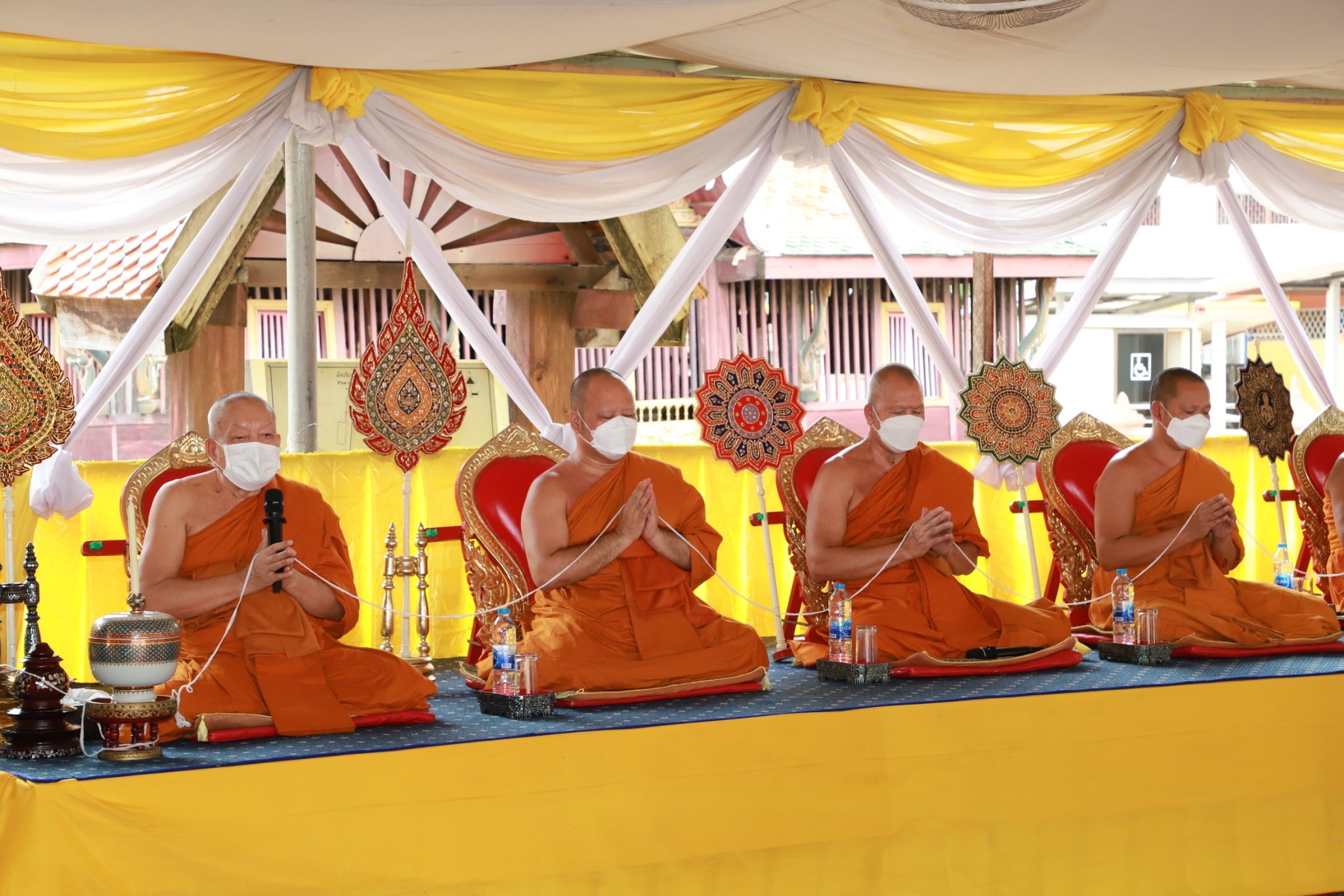 พช.ยโสธร ร่วมพิธีเจริญพระพุทธมนต์ สมโภชพระพุทธบุษยรัตน์เฉลิมพระเกียรติและถวายพระราชกุศล พระบาทสมเด็จพระเจ้าอยู่หัว เนื่องในโอกาส วันเฉลิมพระชนมพรรษา 28 กรกฎาคม 2565 ที่วัดมหาธาตุ (พระอารามหลวง)