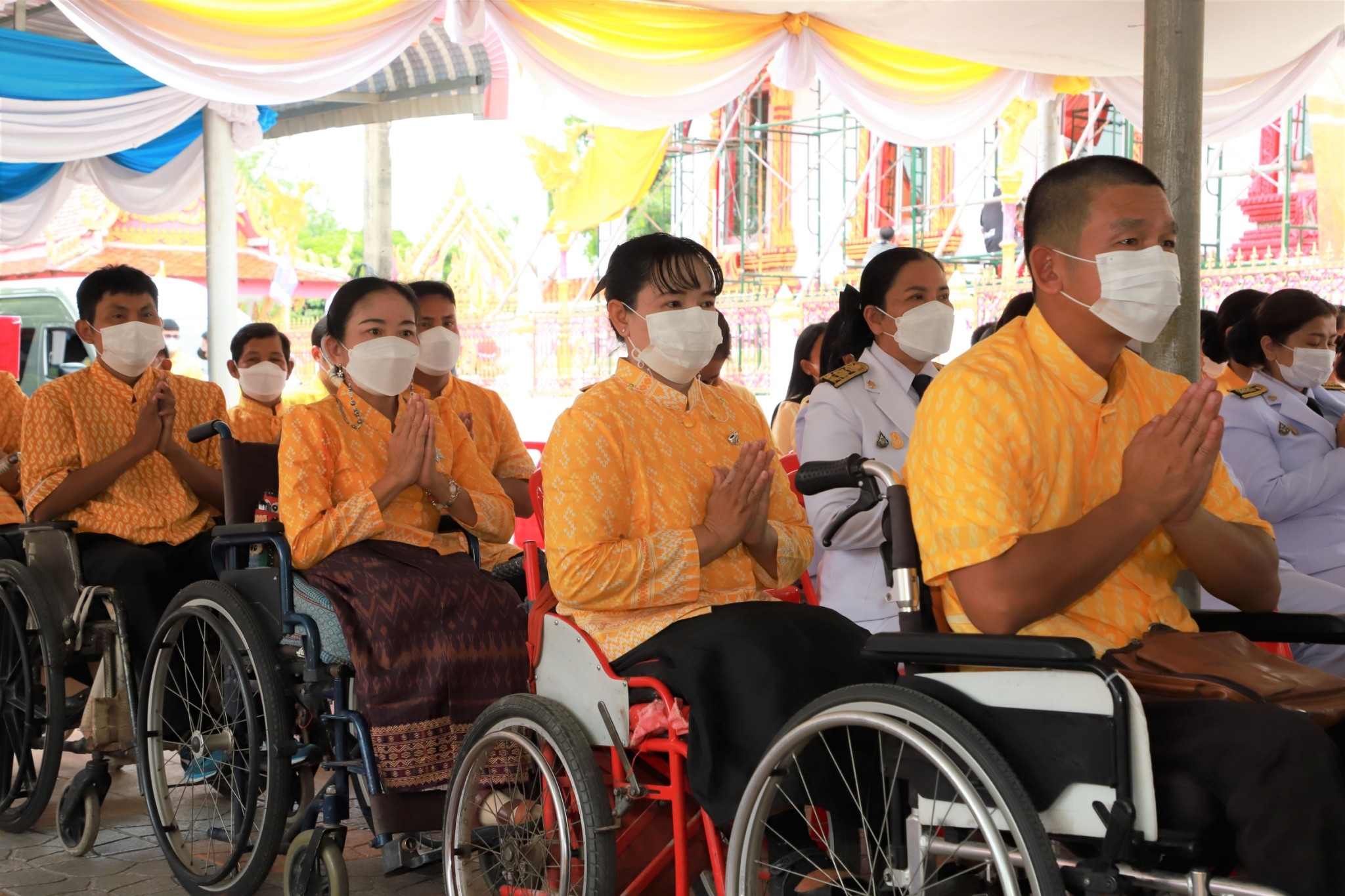 พช.ยโสธร ร่วมพิธีเจริญพระพุทธมนต์ สมโภชพระพุทธบุษยรัตน์เฉลิมพระเกียรติและถวายพระราชกุศล พระบาทสมเด็จพระเจ้าอยู่หัว เนื่องในโอกาส วันเฉลิมพระชนมพรรษา 28 กรกฎาคม 2565 ที่วัดมหาธาตุ (พระอารามหลวง)
