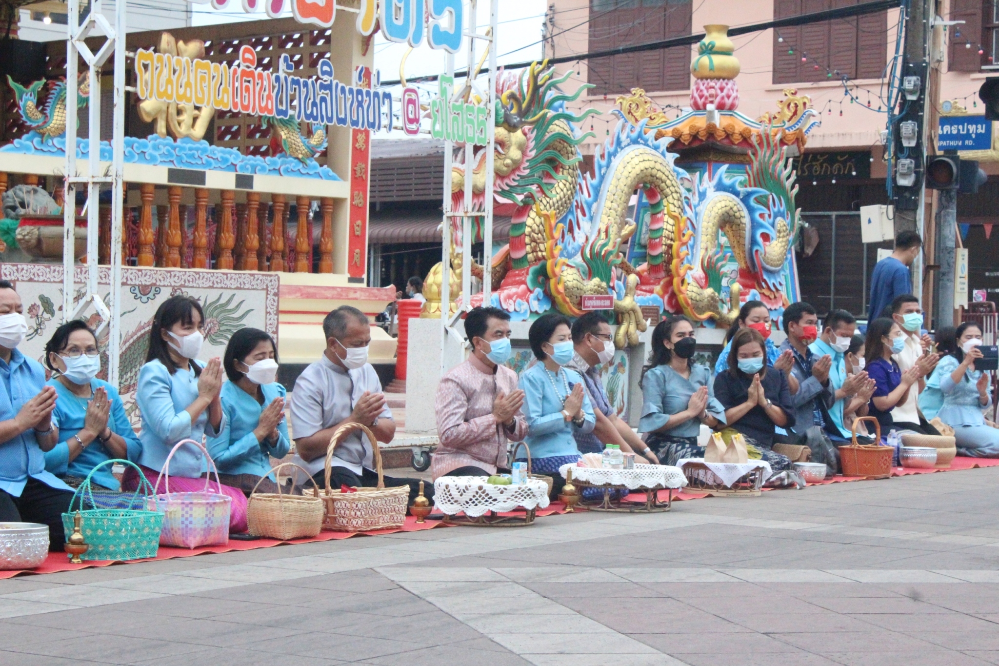 พช.ยโสธร สวมผ้าไทย ใส่ให้สนุก อนุรักษ์ผ้าไทยให้ทันสมัย ทำบุญตักบาตร ในงานทำบุญตักบาตร ย้อนยุควิถีถิ่นวิถีไทย