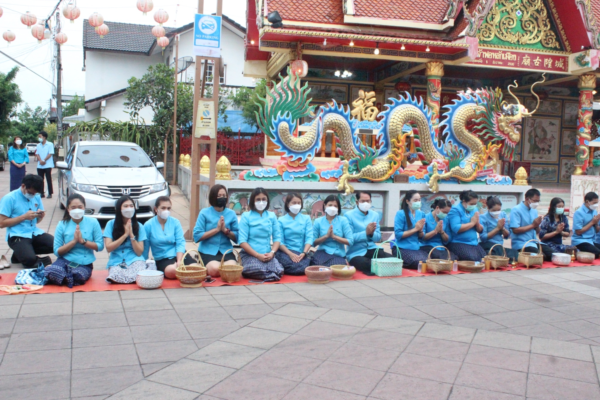 พช.ยโสธร สวมผ้าไทย ใส่ให้สนุก อนุรักษ์ผ้าไทยให้ทันสมัย ทำบุญตักบาตร ในงานทำบุญตักบาตร ย้อนยุควิถีถิ่นวิถีไทย