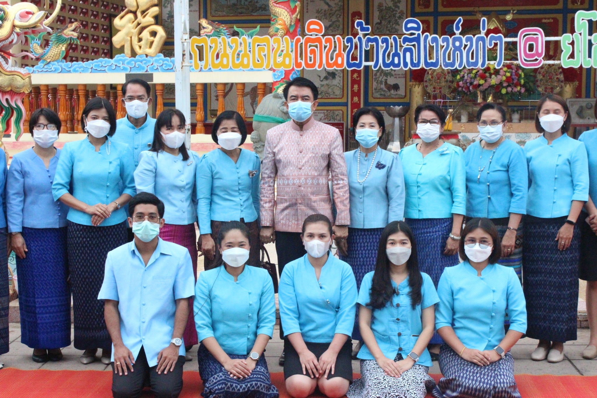 พช.ยโสธร สวมผ้าไทย ใส่ให้สนุก อนุรักษ์ผ้าไทยให้ทันสมัย ทำบุญตักบาตร ในงานทำบุญตักบาตร ย้อนยุควิถีถิ่นวิถีไทย