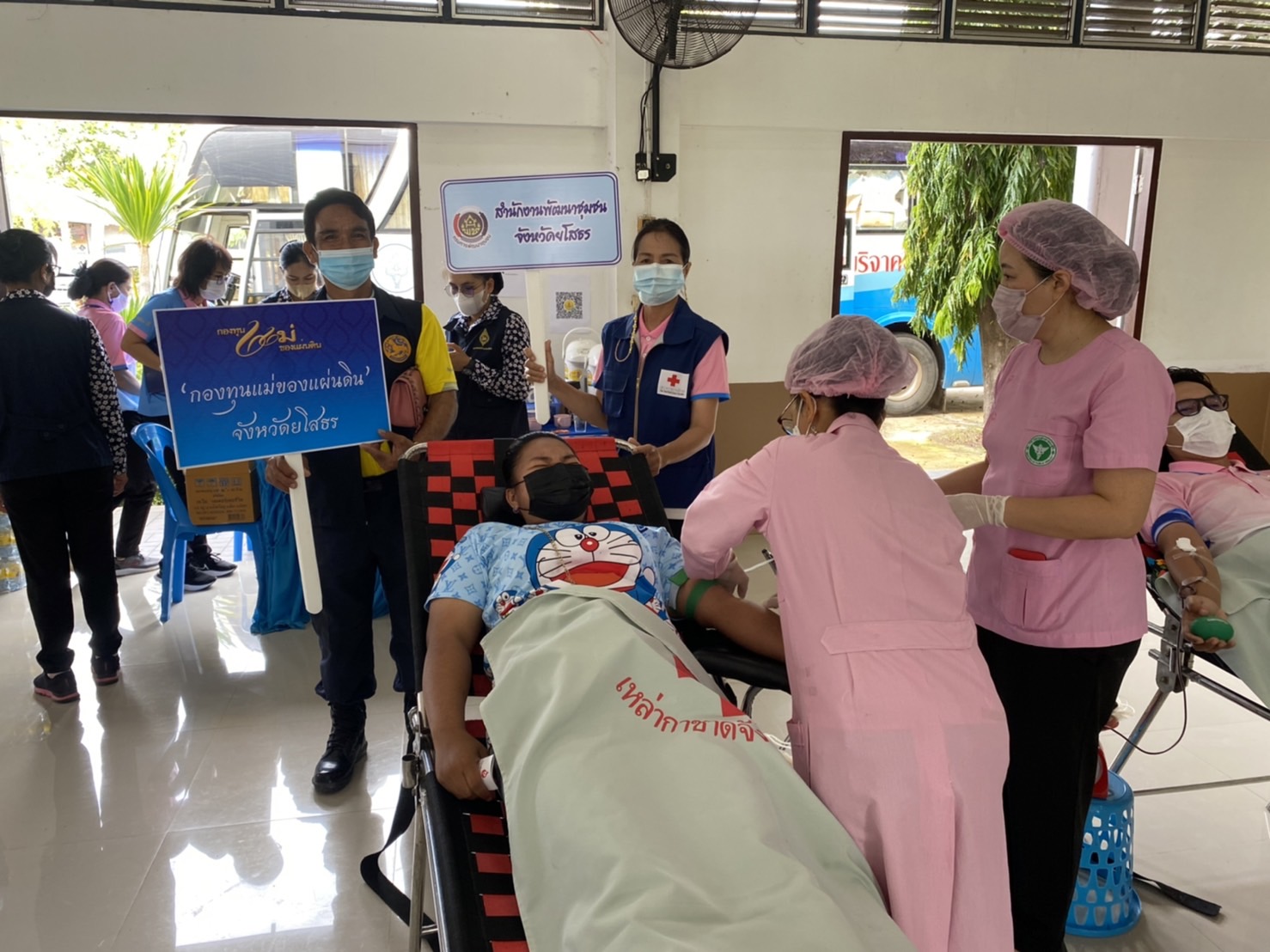 พช.ยโสธร ร่วมกับเครือข่ายกองทุนแม่ของแผ่นดินจังหวัดยโสธร…จัดกิจกรรมบริจาคโลหิตตามโครงการบริจาคโลหิต “90 พรรษา 90 ล้านซีซี ถวายราชสดุดี สมเด็จพระบรมราชชนนีพันปีหลวง” ร่วมกับ สำนักงานเหล่ากาชาดจังหวัดยโสธร