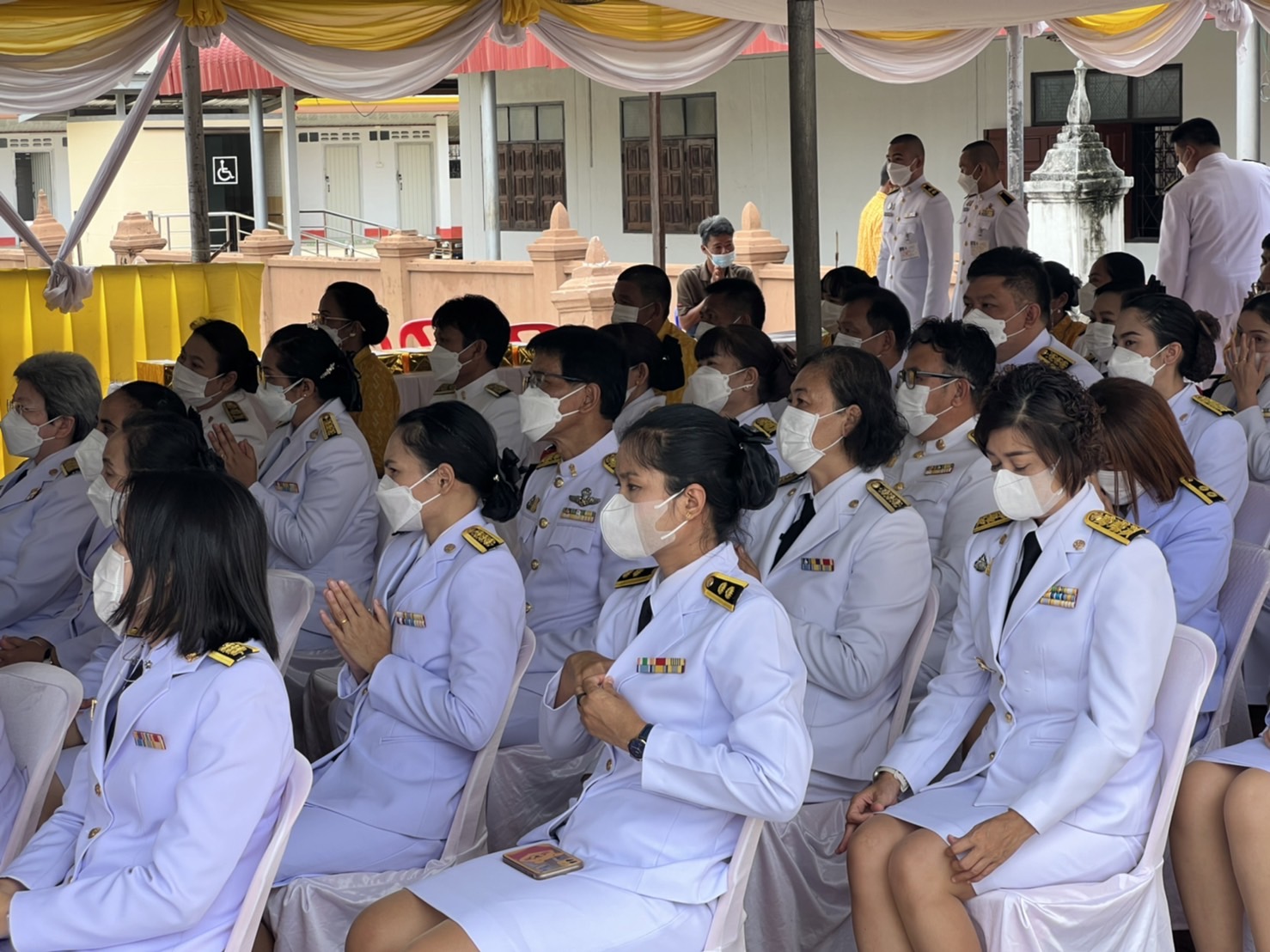 พช.ยโสธร ร่วมพิธีเจริญพระพุทธมนต์ สมโภชพระพุทธบุษยรัตน์เฉลิมพระเกียรติและถวายพระราชกุศล พระบาทสมเด็จพระเจ้าอยู่หัว เนื่องในโอกาส วันเฉลิมพระชนมพรรษา 28 กรกฎาคม 2565 ที่วัดมหาธาตุ (พระอารามหลวง)