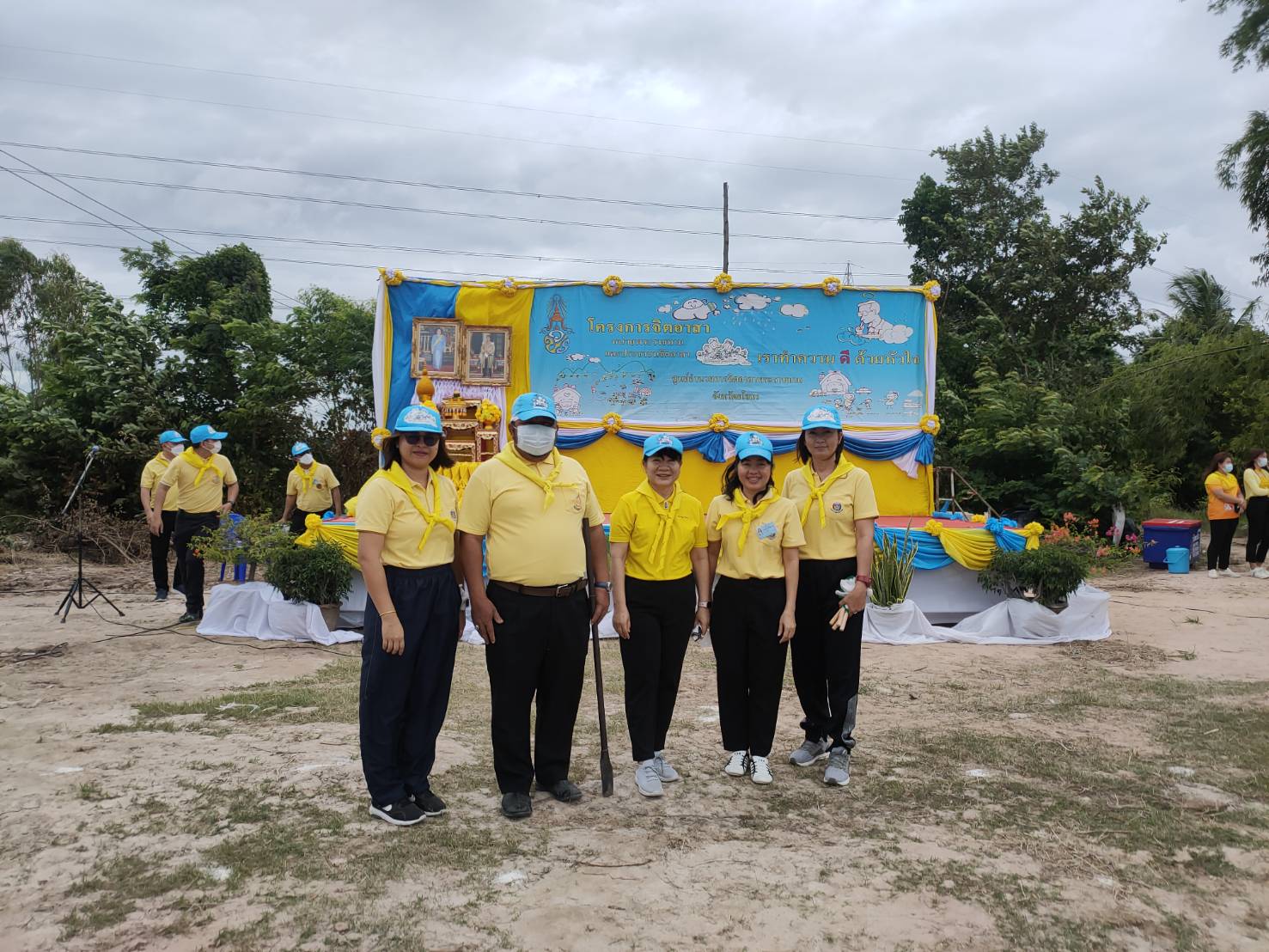 พช.ยโสธร   ร่วมกิจกรรมจิตอาสาพัฒนาปลูกต้นไม้ ปล่อยพันธุ์สัตว์น้ำ   เฉลิมพระเกียรติเนื่องในโอกาสวันเฉลิมพระชนมพรรษา 90 พรรษา 12 สิงหาคม 2565 สมเด็จพระนางเจ้าสิริกิติ์ พระบรมราชินีนาถ พระบรมราชชนนีพันปีหลวง 12 สิงหาคม 2565 ที่หนองน้ำสาธารณะบ้านบาก ต.สำราญ อ.เมืองยโสธร